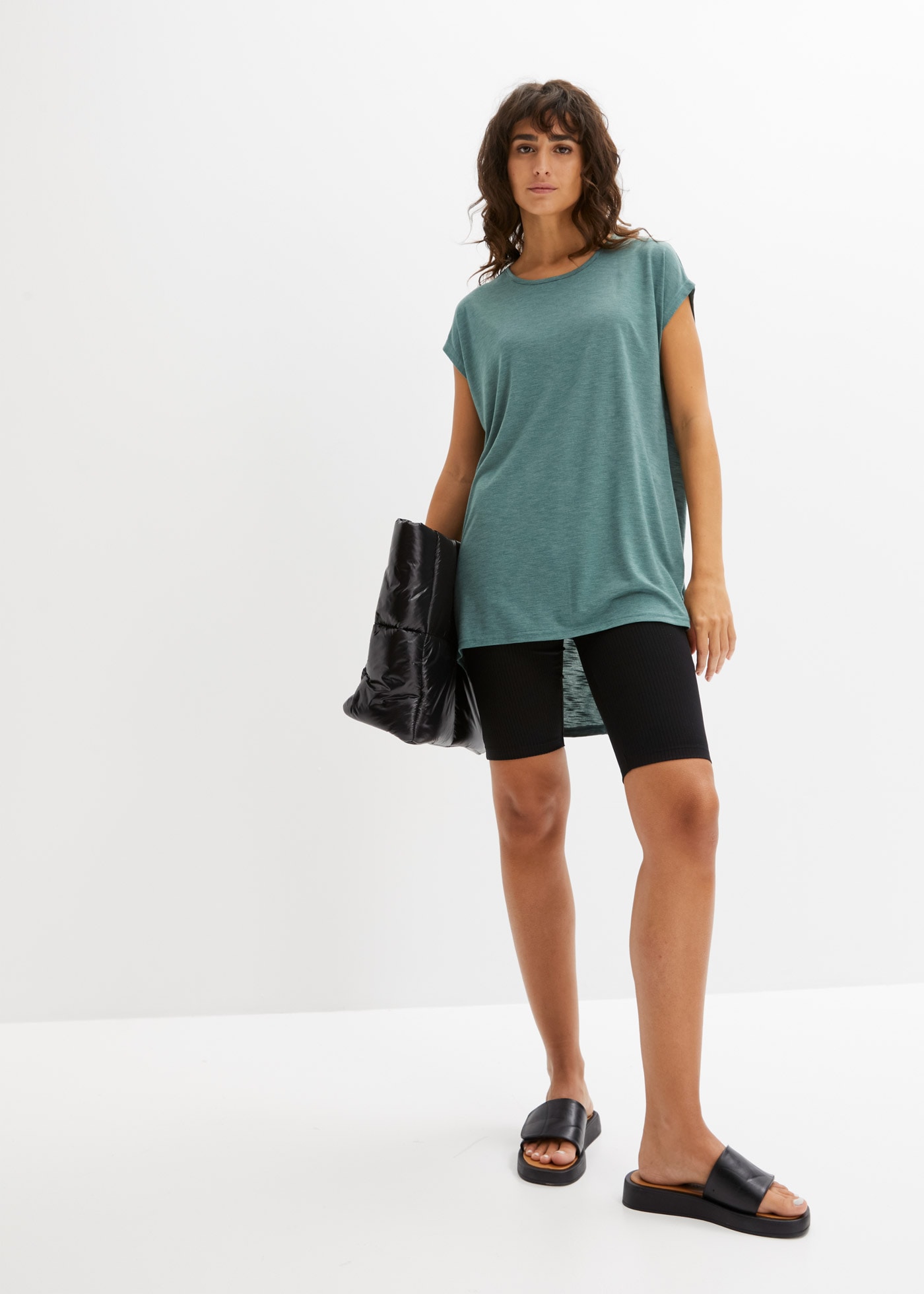 bonprix Longshirt »Longshirt aus Viskose-Mischung« lässige Passform, längeres Rückenteil, abgerundeter Saum