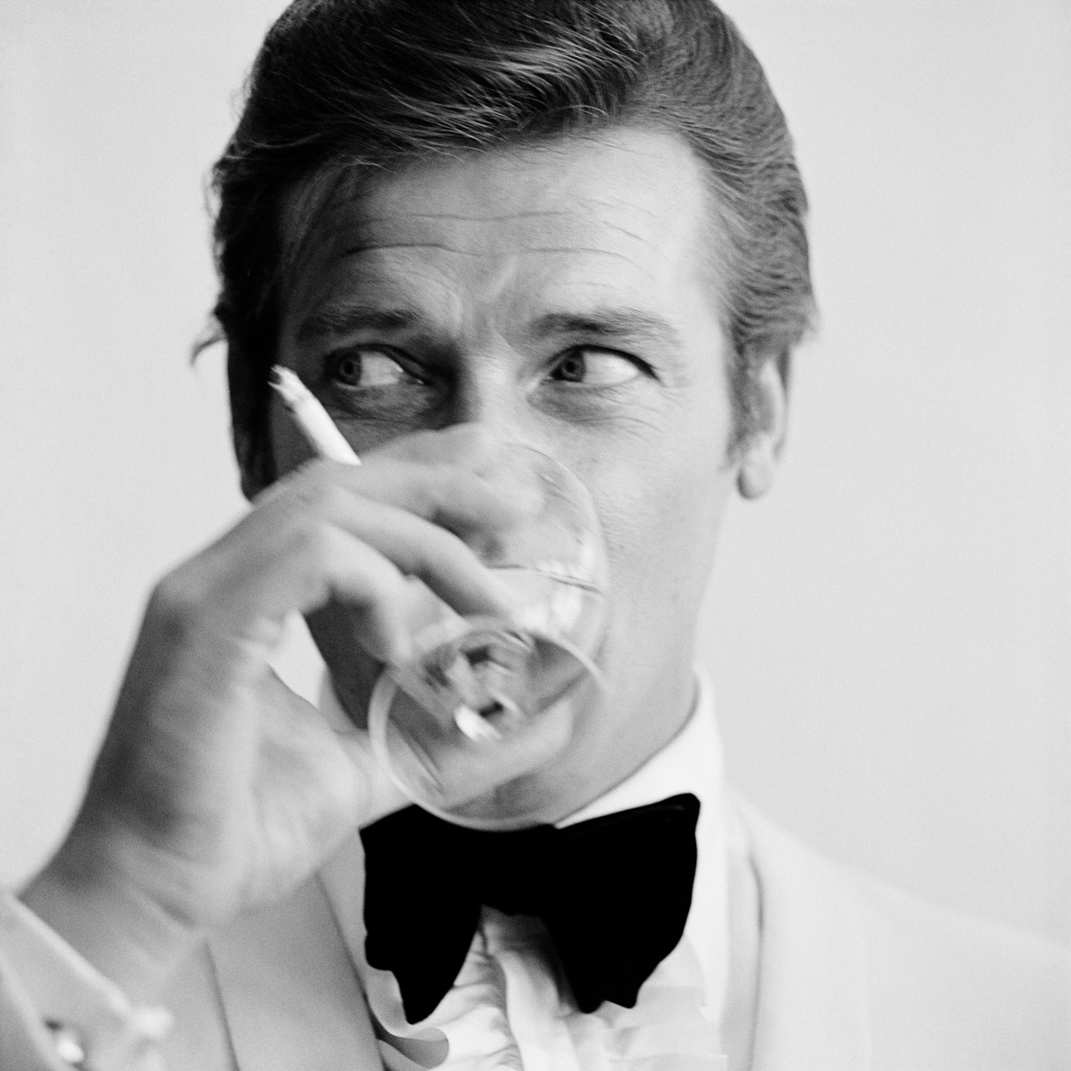 queence Acrylglasbild »Roger Moore«, Schwarz-Weiß-Mann-Stars-Portrait-Foto-Film-Filmfiguren-Filmszene, Fine Art-Print in Galeriequalität