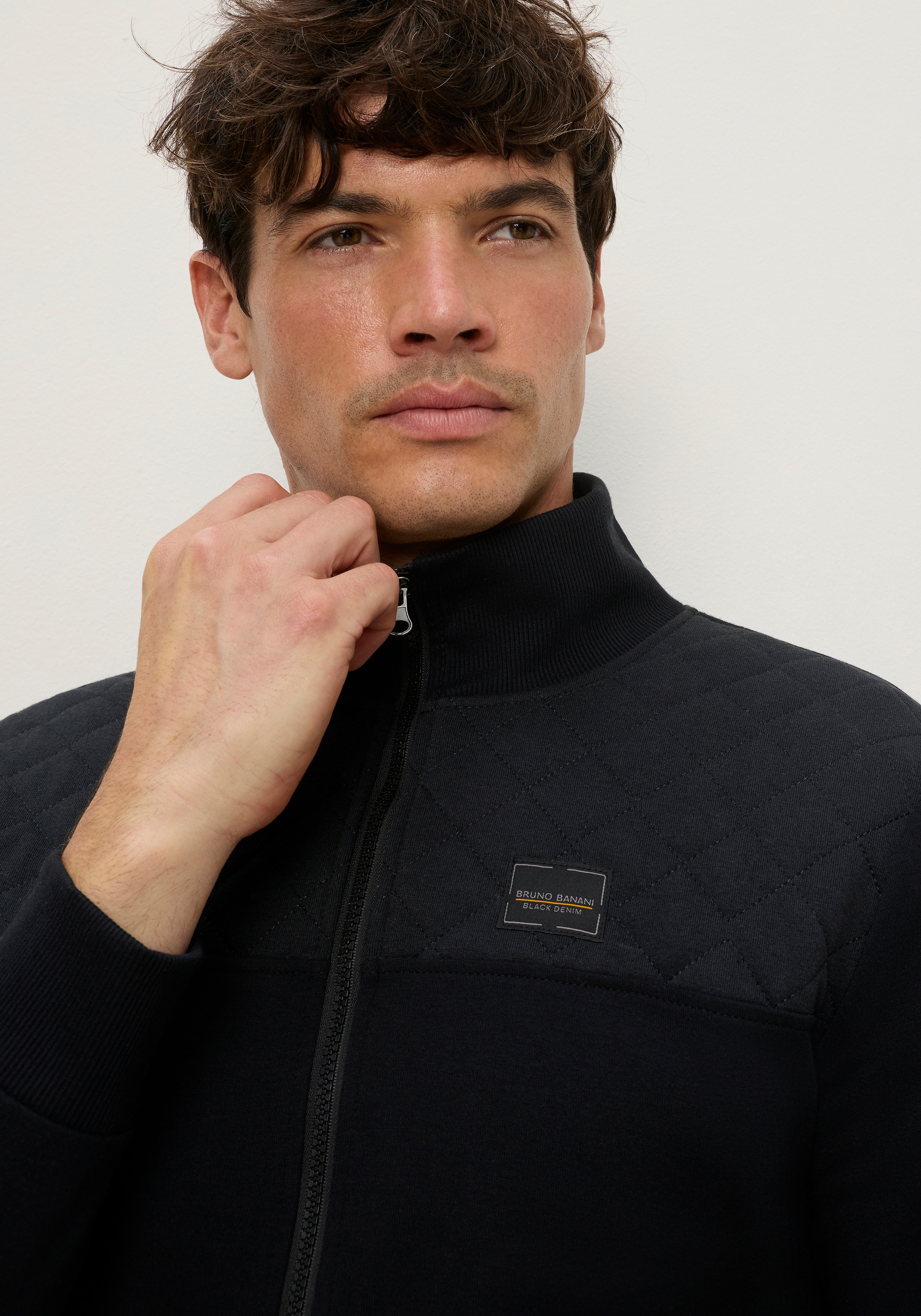 Bruno Banani Sweatjacke mit Karosteppung im oberen Bereich