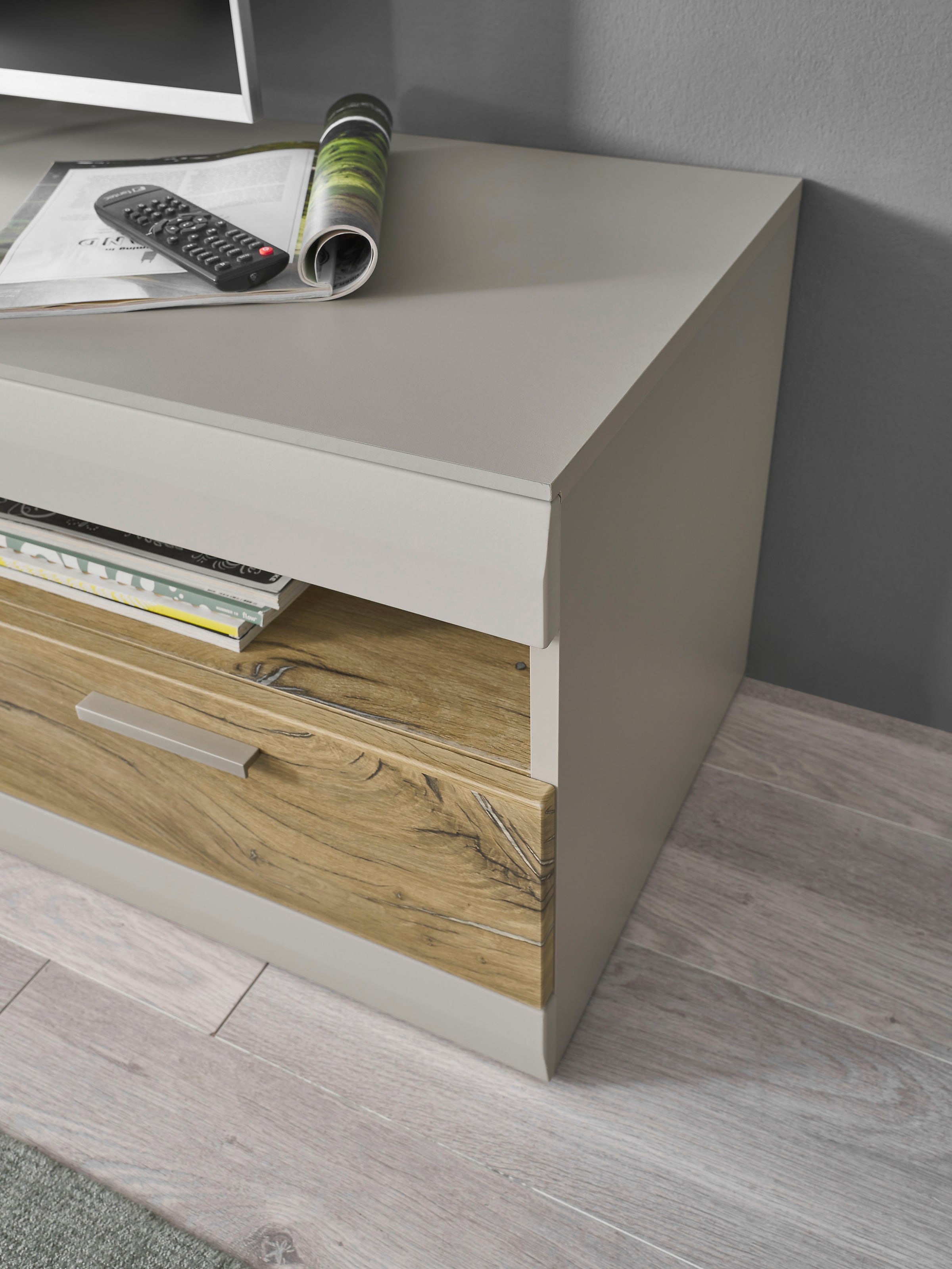 INOSIGN Wohnwand »SCARA«, (5 St.), trendige Farbe mit Applikation Zinneiche Dekor, mit Softclose-Funktion