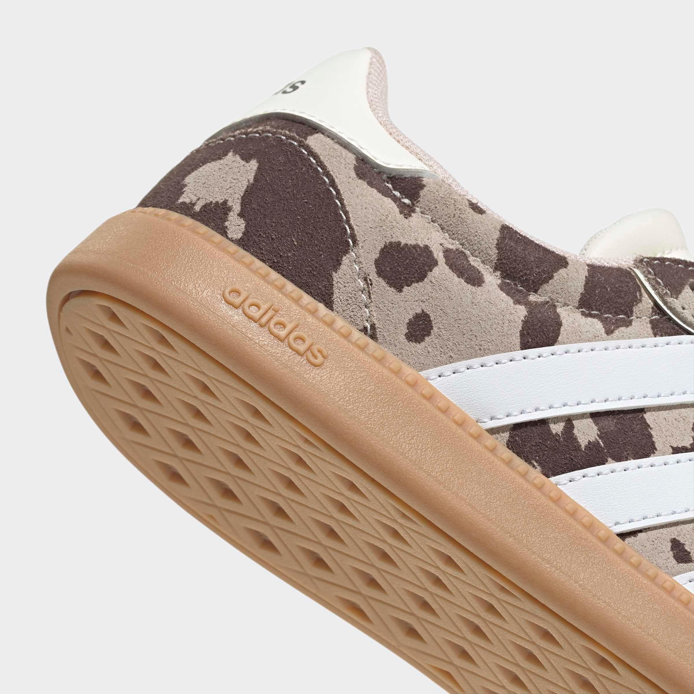 adidas Sportswear Sneaker »BREAKNET SLEEK«  mit Kuh Muster