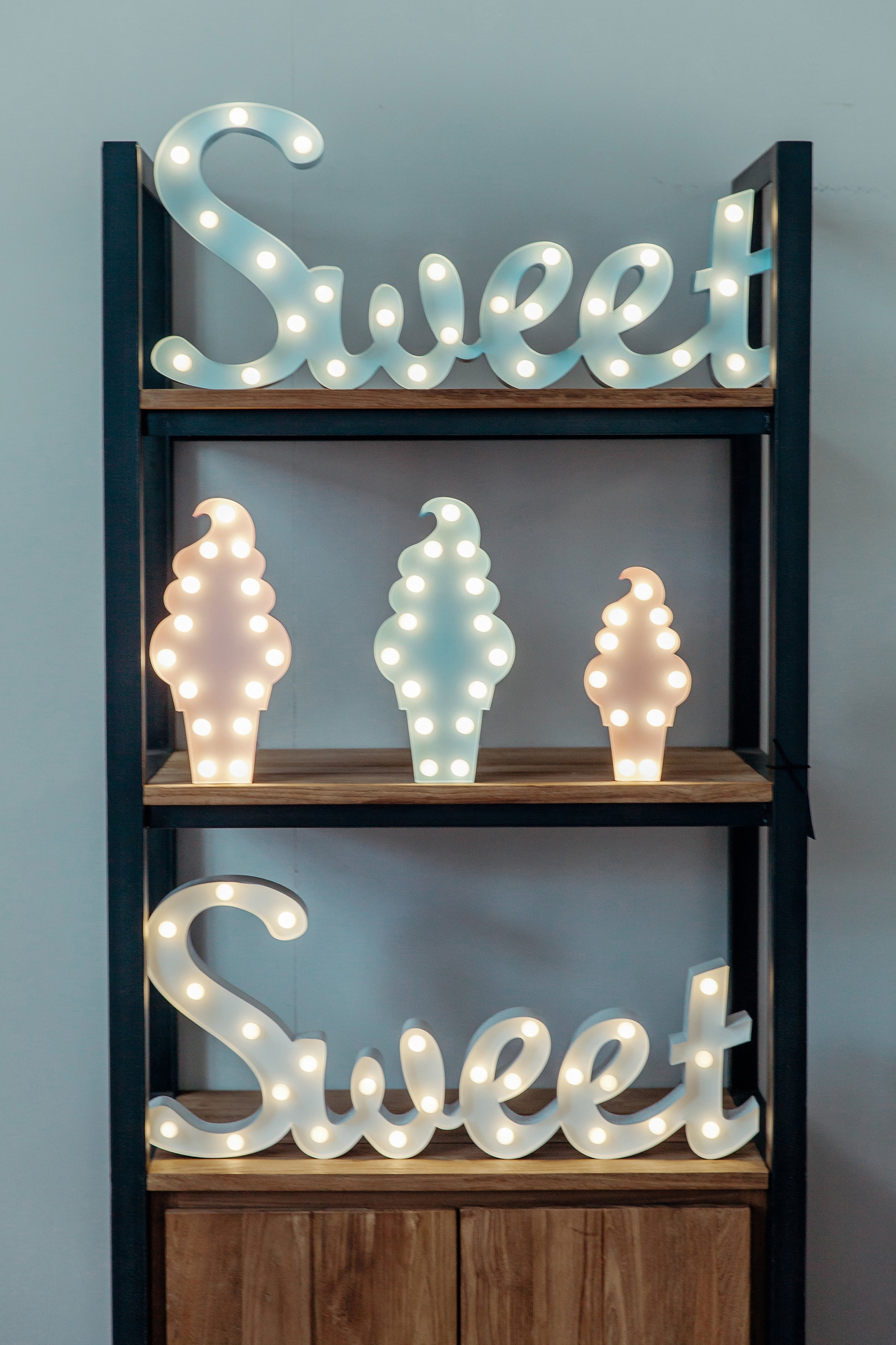 MARQUEE LIGHTS LED Dekolicht »Sweet«, 26 flammig-flammig, Wandlampe, Tischlampe  Sweet mit 26 festverbauten LEDs - 57x31 cm online kaufen | mit 3 Jahren XXL  Garantie