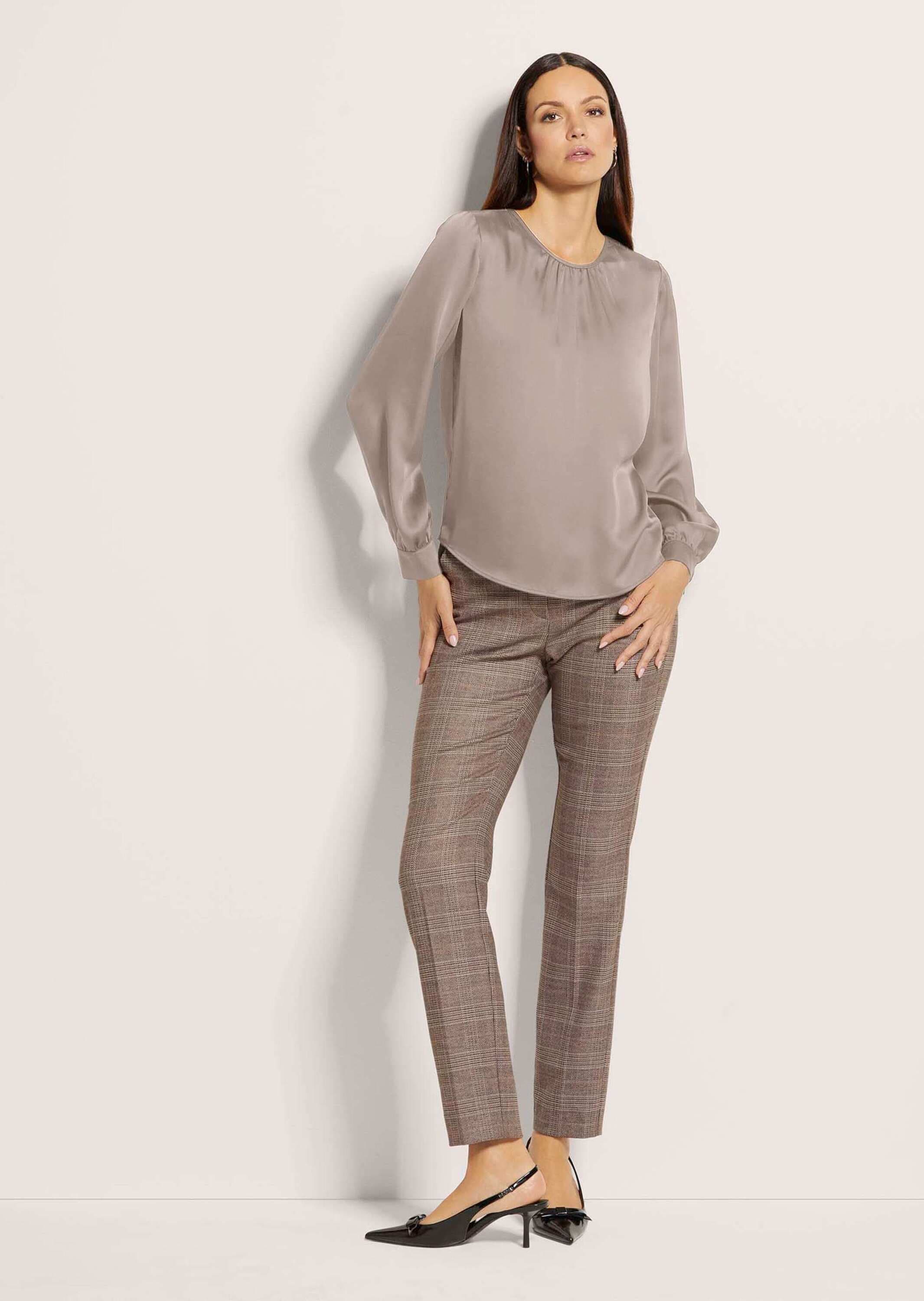 MADELEINE Langarmbluse »Bluse Raffinierte Faltenbluse mit Rundhalsausschnitt« mit Kräuselung am Ausschnitt