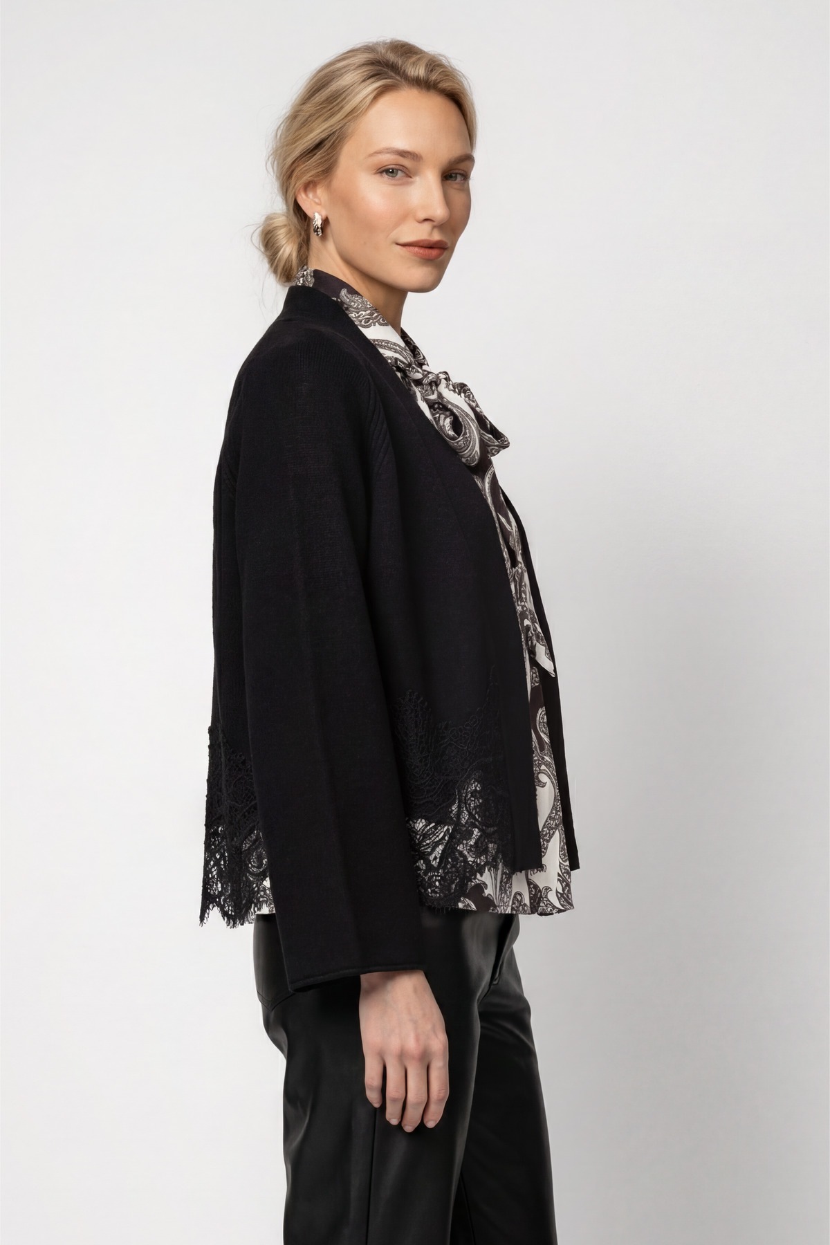 Monari Strickjacke »Jacke Strickjacke Spitze« Regular fit mit Spitze