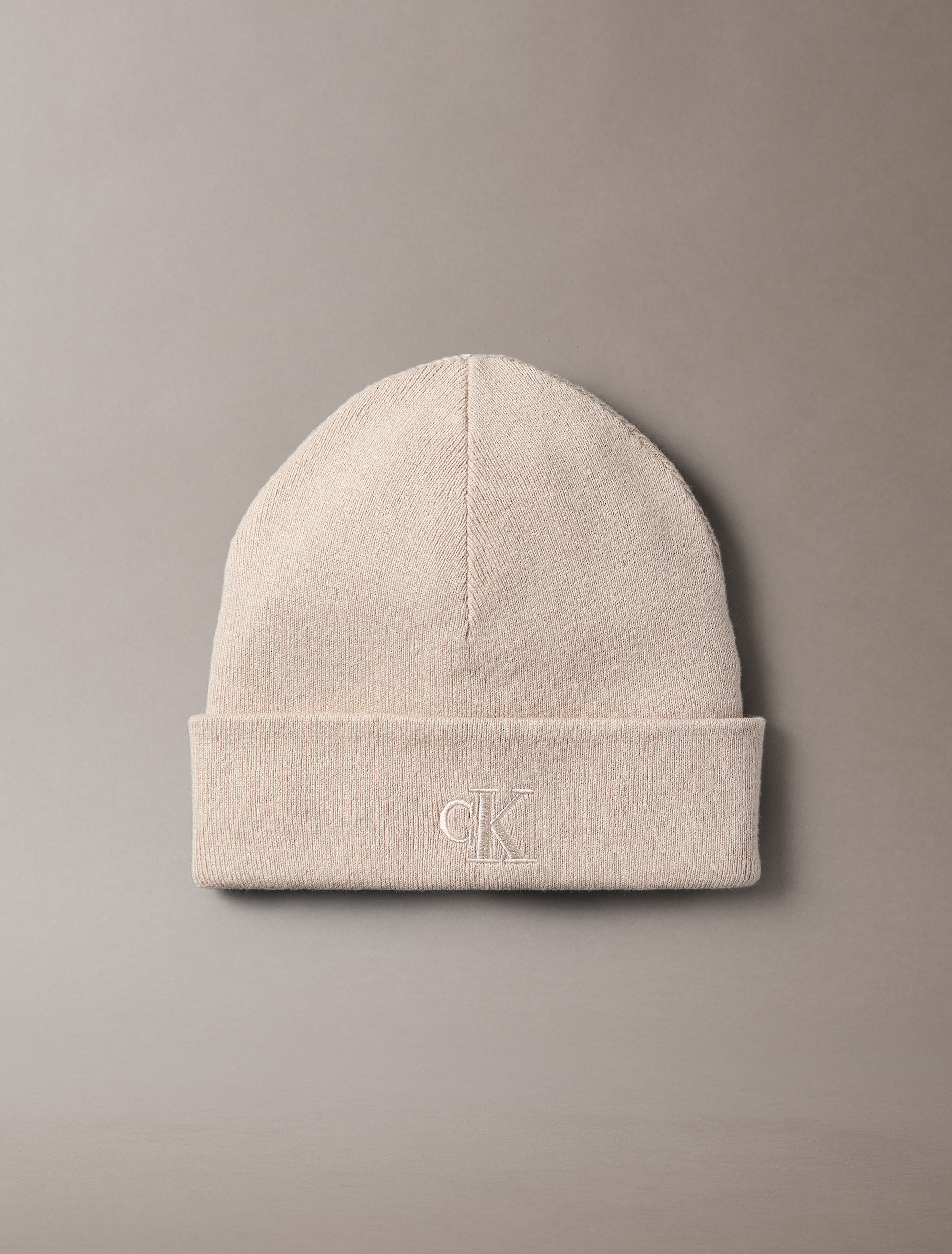 Calvin Klein Strickmütze »CK FINE RIB BEANIE«, Perfekt für den Alltag
