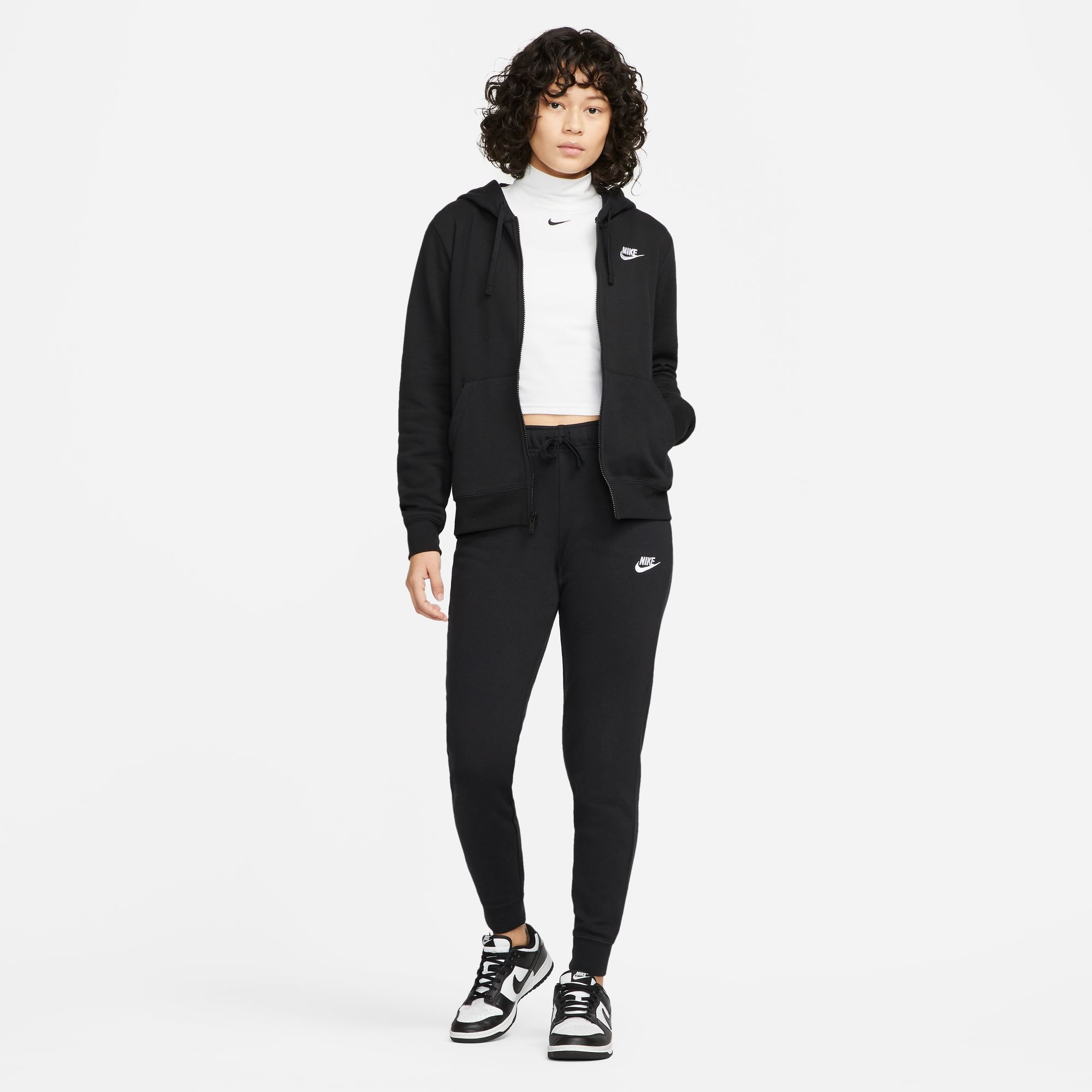 Nike Sportswear Jogginghose »Club Fleece Women's Mid-Rise Slim Joggers«, weiches Fleecematerial