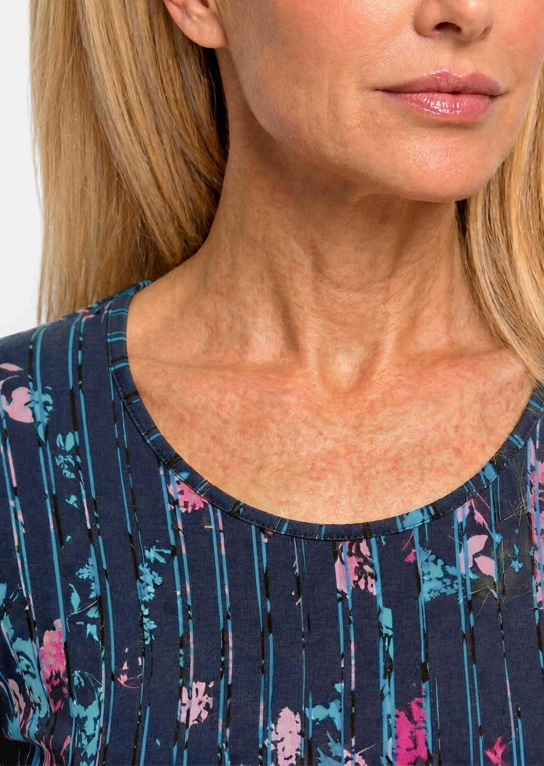 GOLDNER Kurzarmshirt »Kurzgröße Viskoseshirt mit Blüten und Längsstreifen« stretchbequemer Viskosejersey