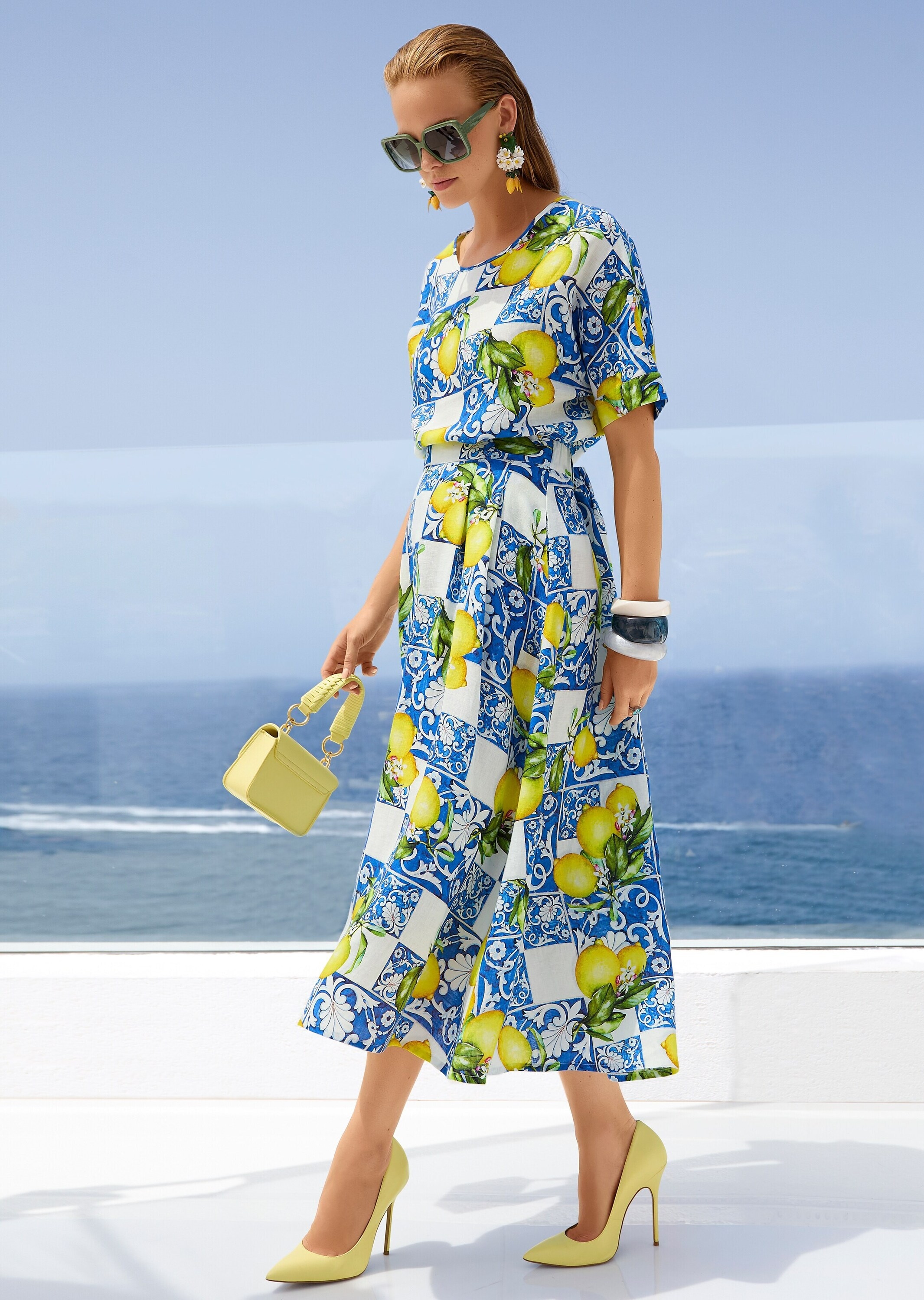 MADELEINE Kurzarmbluse »Blusenshirt Sommerbluse mit mediterranem Print« Überschnittene Schultern