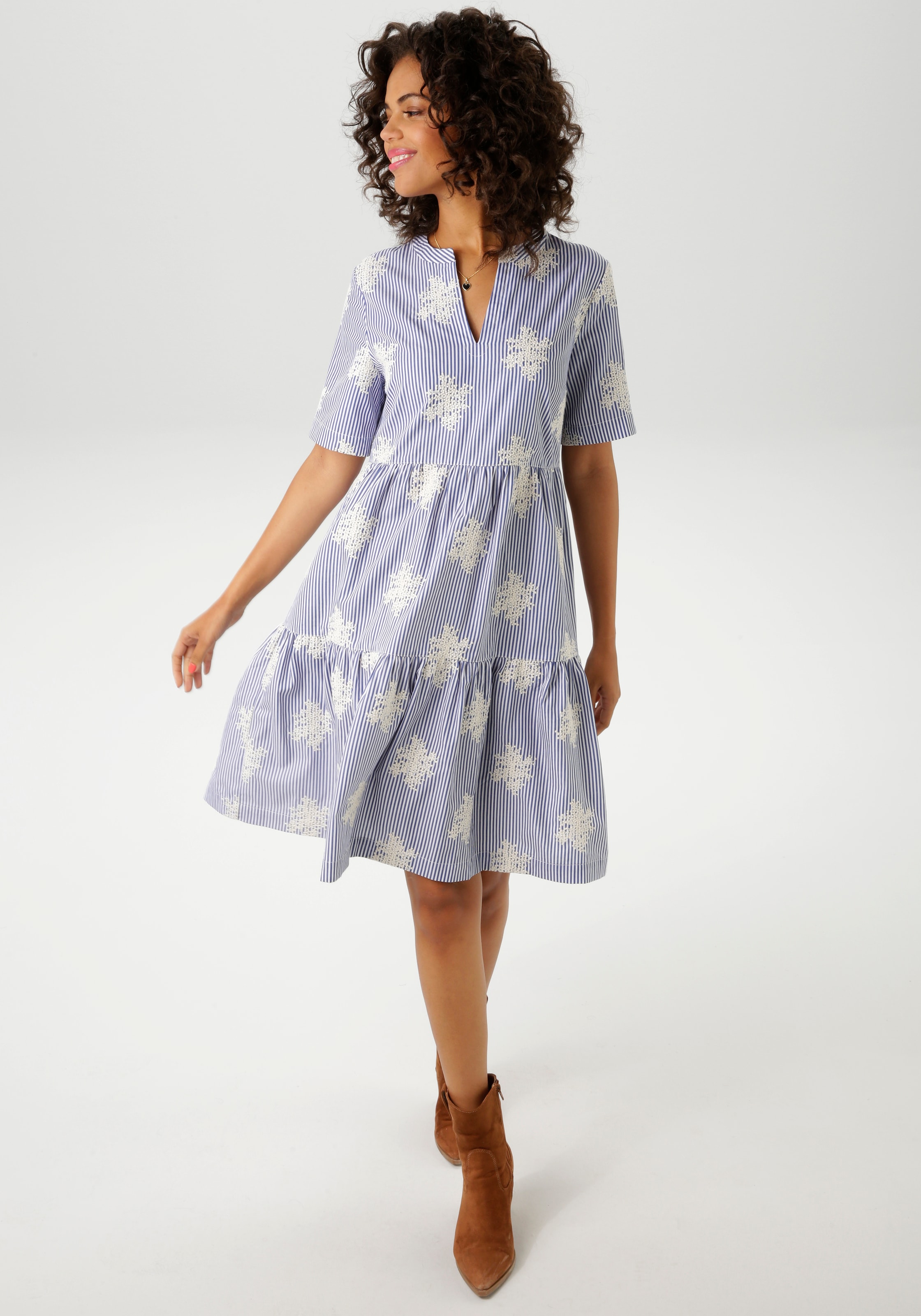 Aniston CASUAL Sommerkleid, gestreift und mit aufwändigen Stickereien verziert