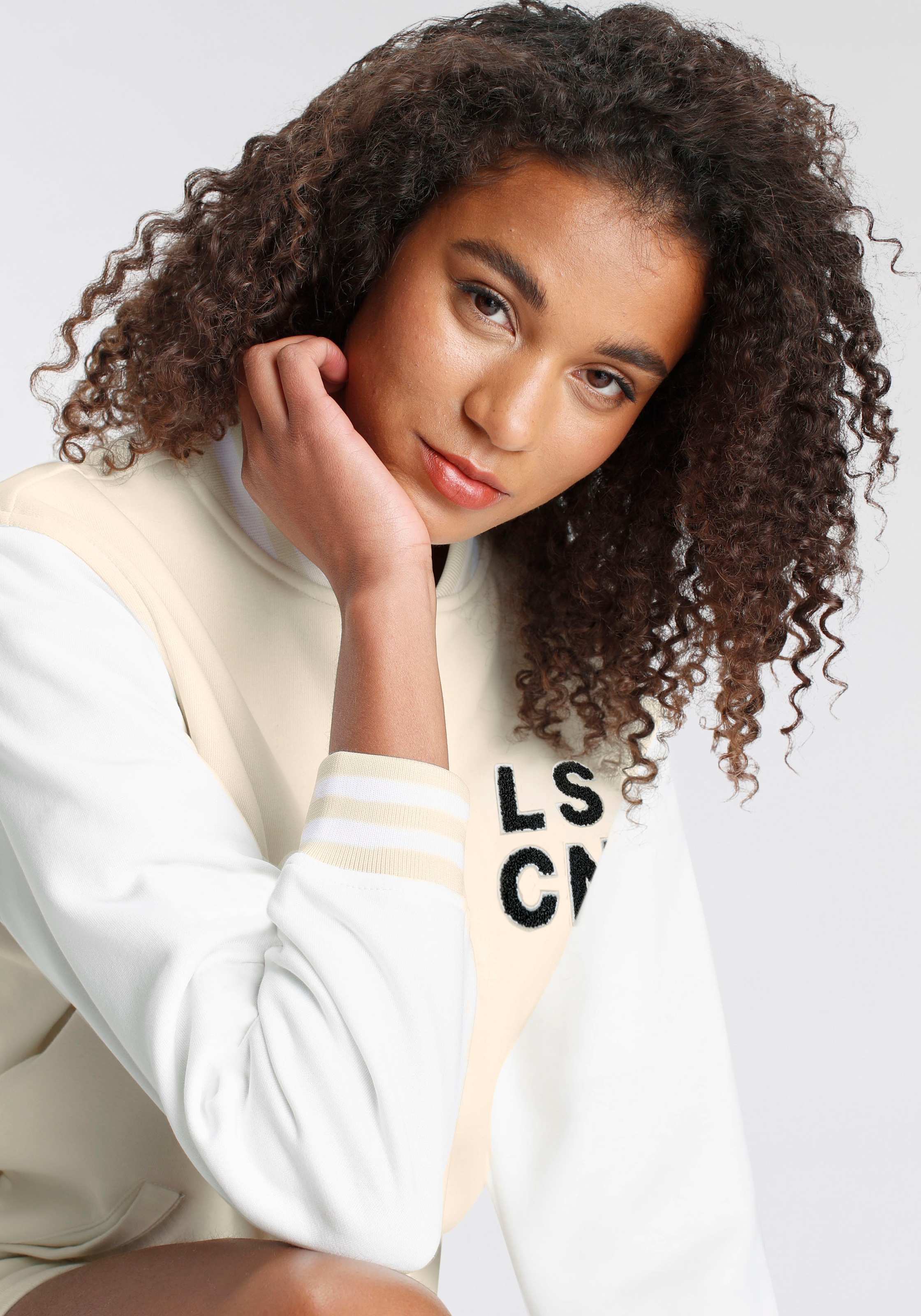 LSCN by LASCANA Sweatjacke, im College Stil, Loungeanzug