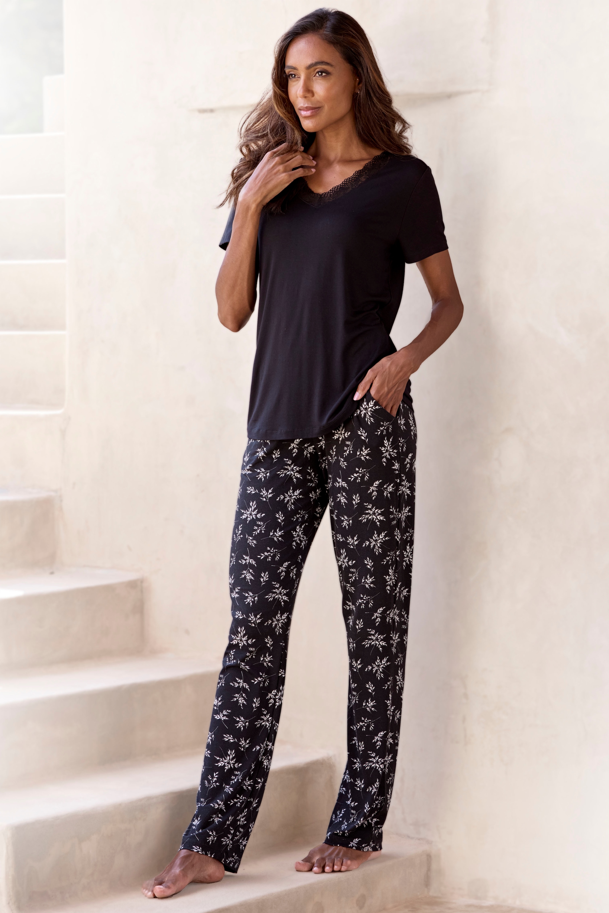 Vivance Dreams Pyjama Set, 2-teilig, 2 mit süßem Blumen-Print