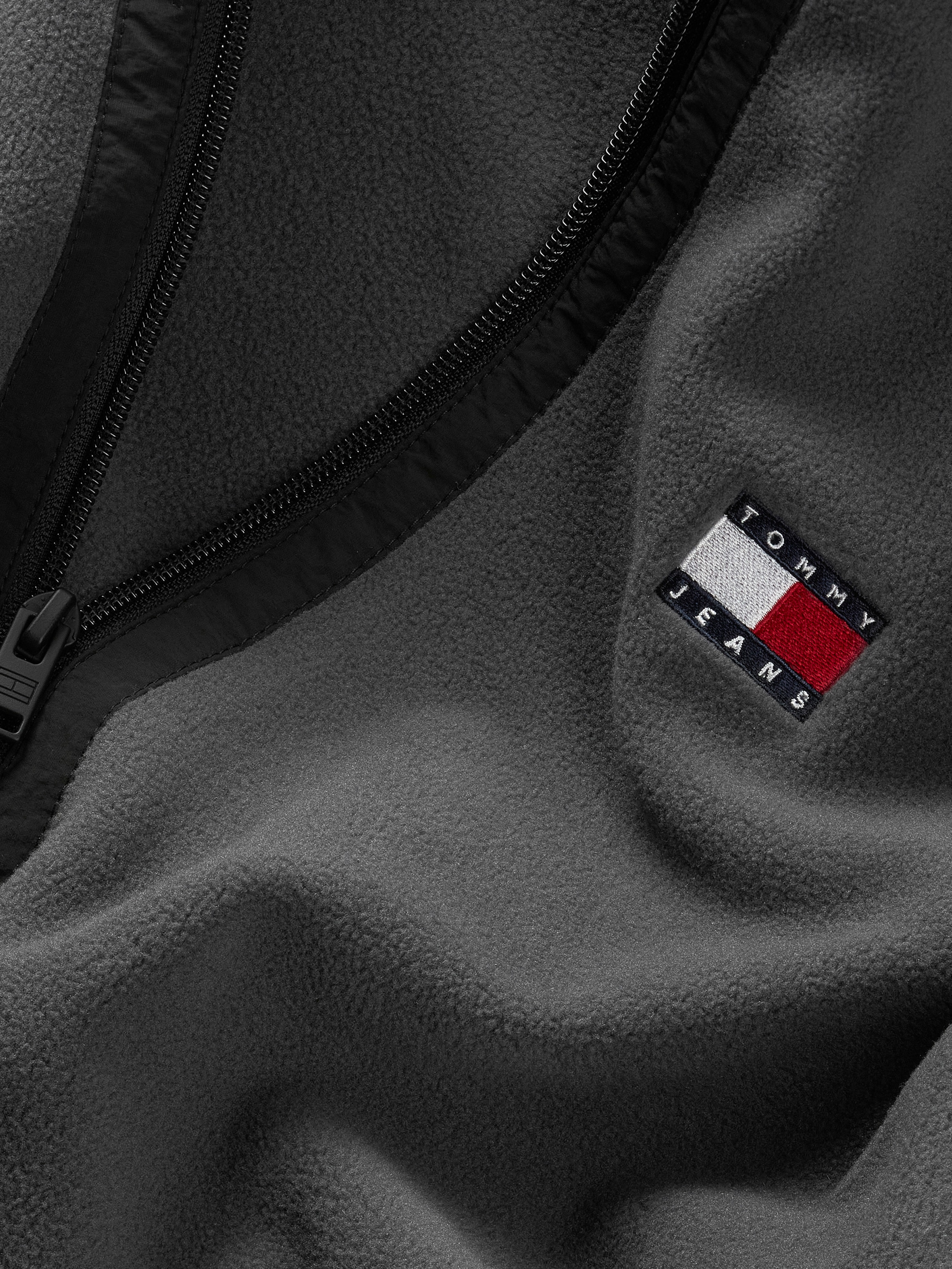 Tommy Jeans Plus Fleeceweste »TJM POLAR FLEECE VEST EXT«, Große Größen, mit kontrastfarbenen Details