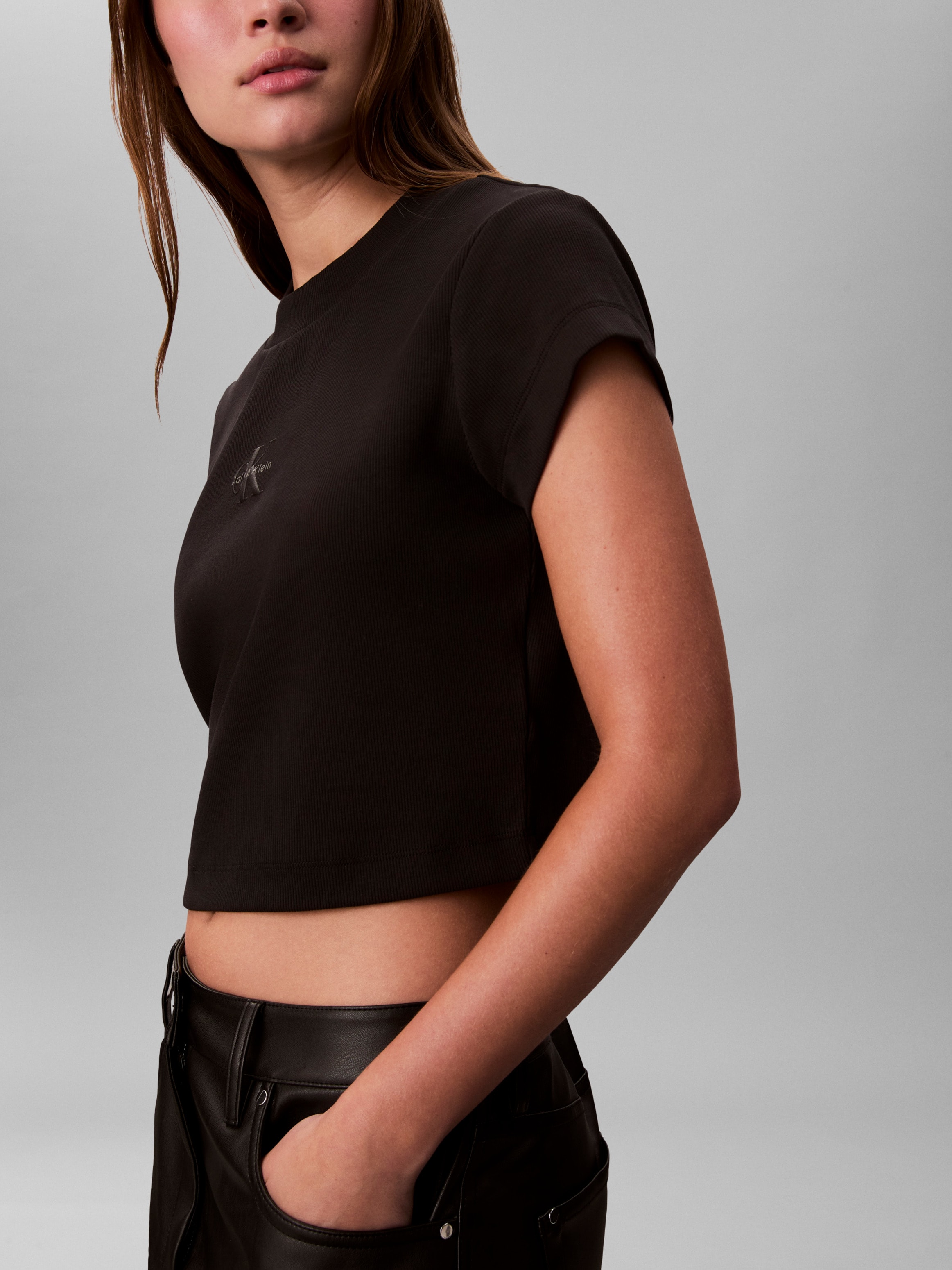 Calvin Klein T-Shirt »MONOGRAM BABY TEE« Rundhalsausschnitt, taillenlang
