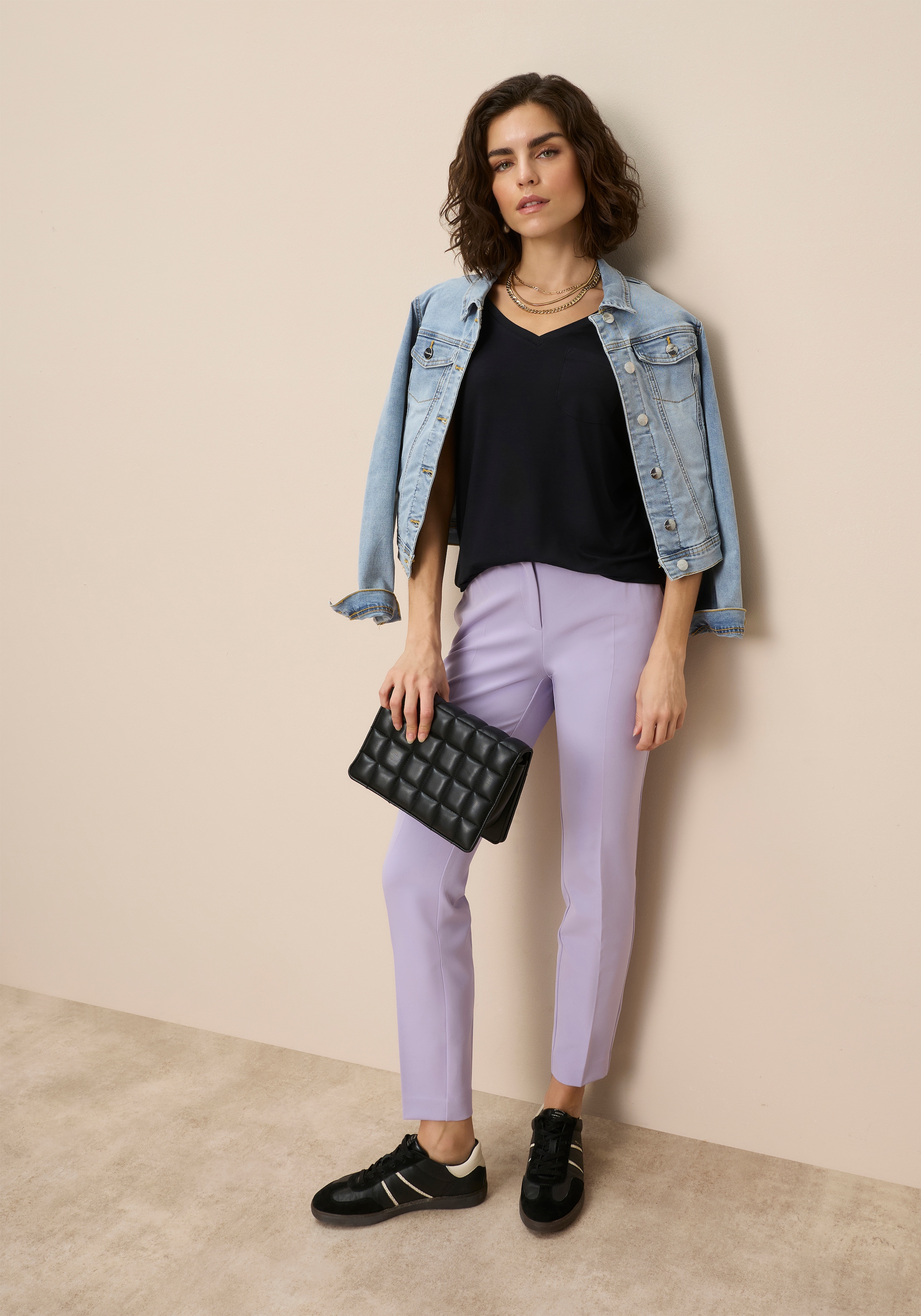 Tamaris T-Shirt lässige Passform, mit V-Ausschnitt, unifarben, hüftbedeckende Länge