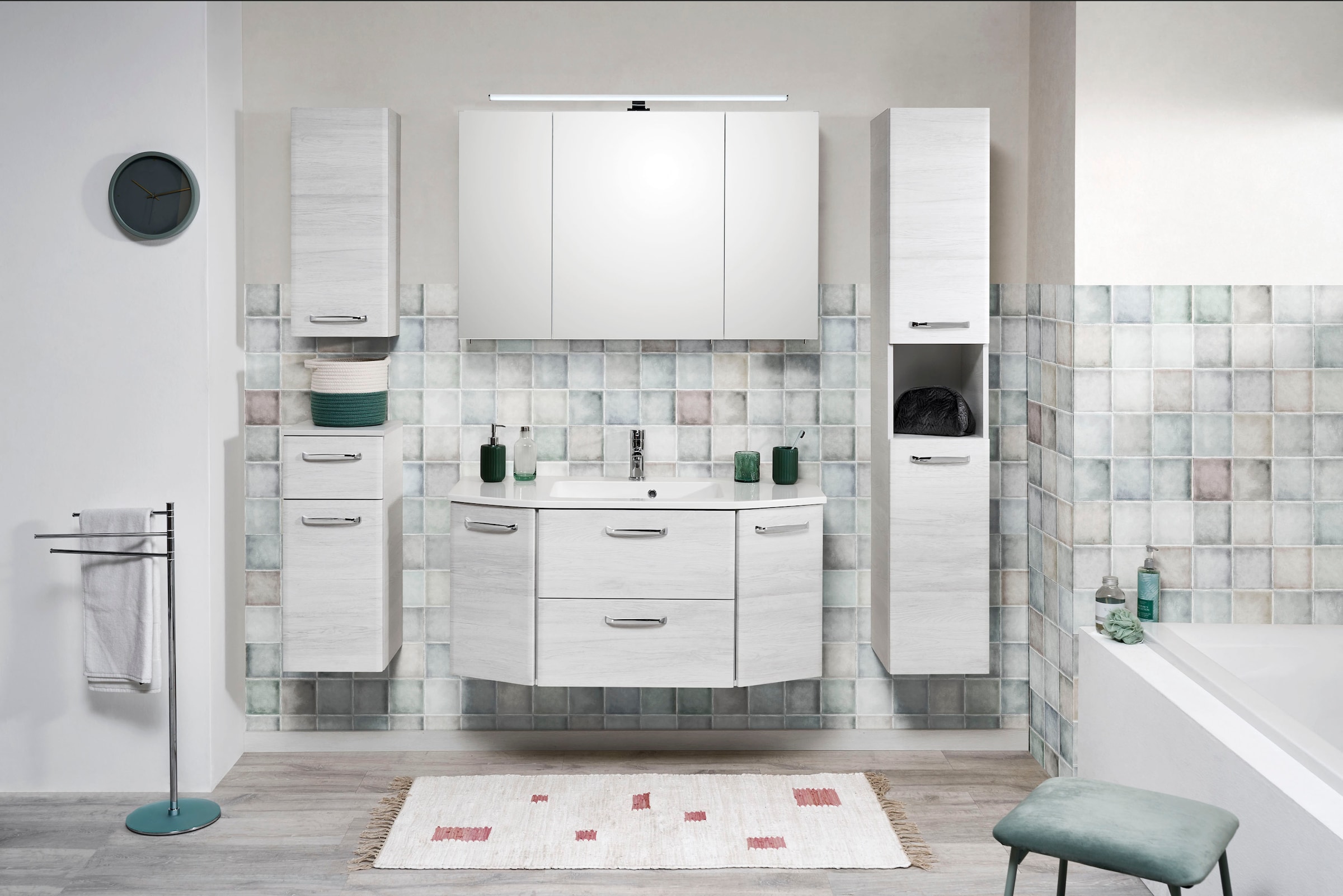 Saphir Hängeschrank »Quickset Wand-Badschrank 30 cm breit mit 1 Tür und 2 Glas-Einlegeböden« Badezimmer-Hängeschrank inkl. Türdämpfer, Griffe in Chrom Glanz