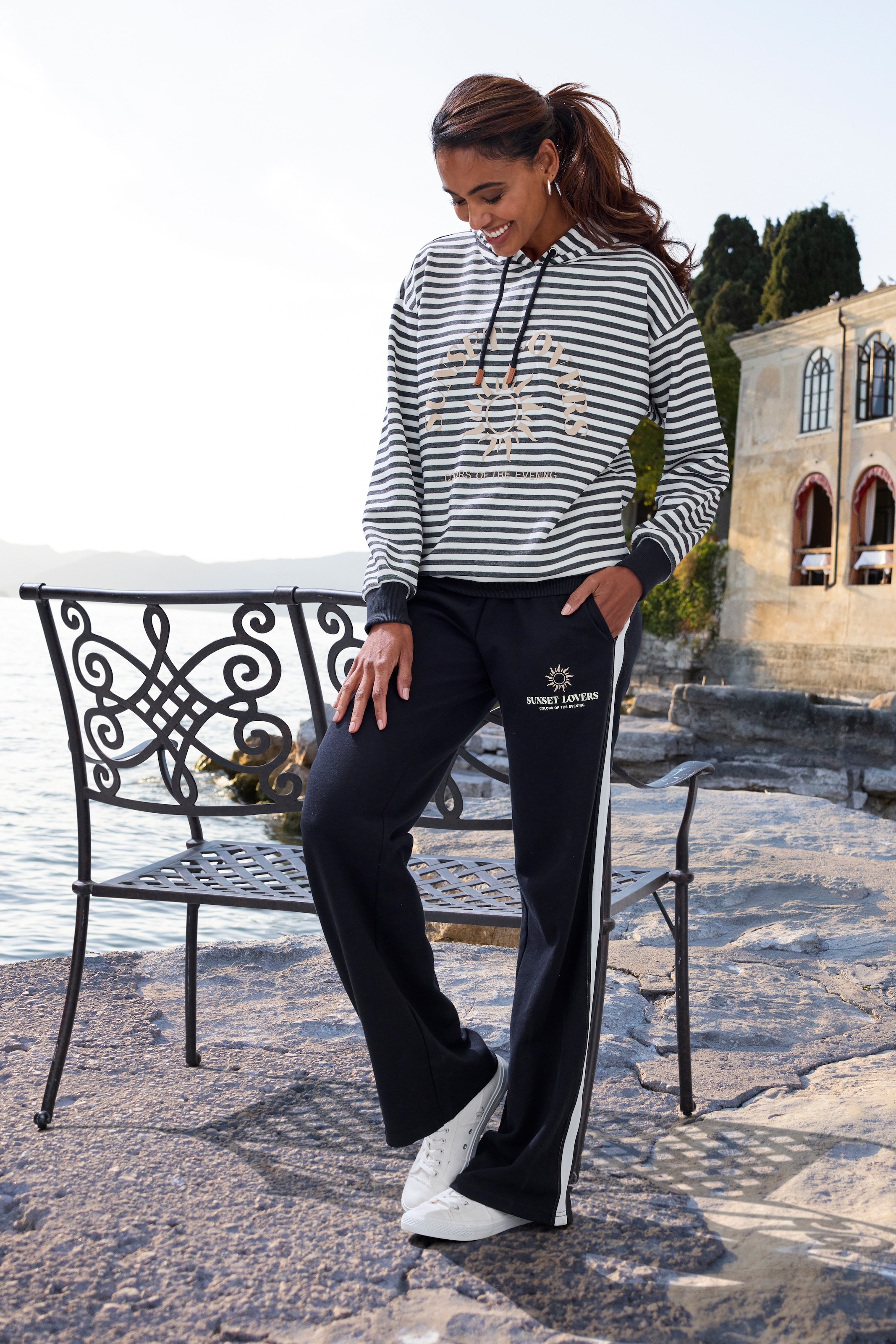 H.I.S Loungehose  aus weicher Sweatware mit Seitenstreifen, Loungewear