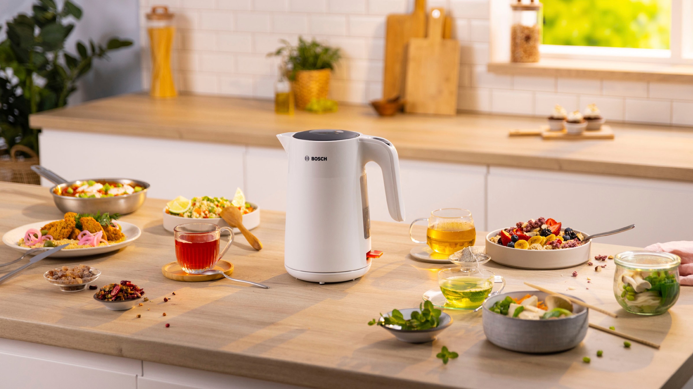 BOSCH Wasserkocher »MyMoment TWK2M161, Abschaltautomatik, Überhitzungschutz, Tassenanzeige«, 1,7 l, 2400 W, Stiftung Warentest Testsieger (2,2) Ausgabe 03/2025, weiß matt