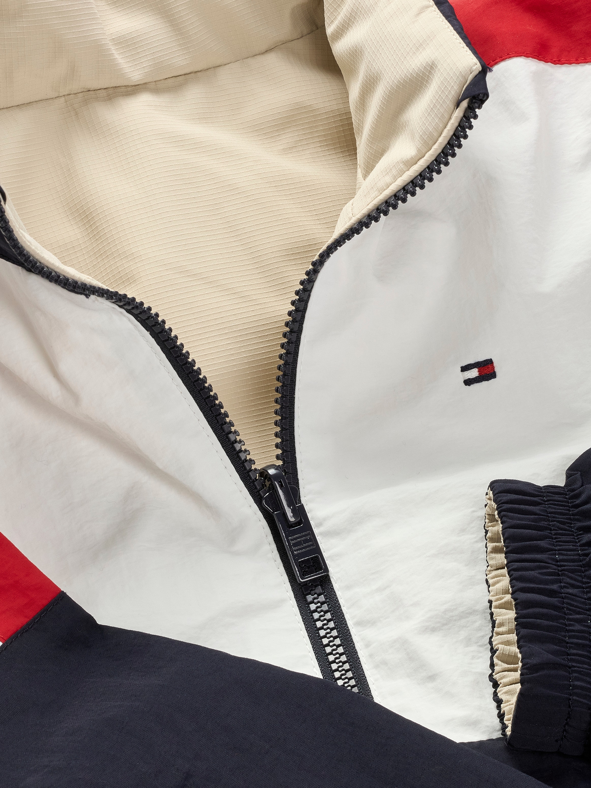 Tommy Hilfiger Outdoorjacke »COLOURBLOCK REVERSIBLE JACKET«, mit Kapuze, im Colorblock-Design