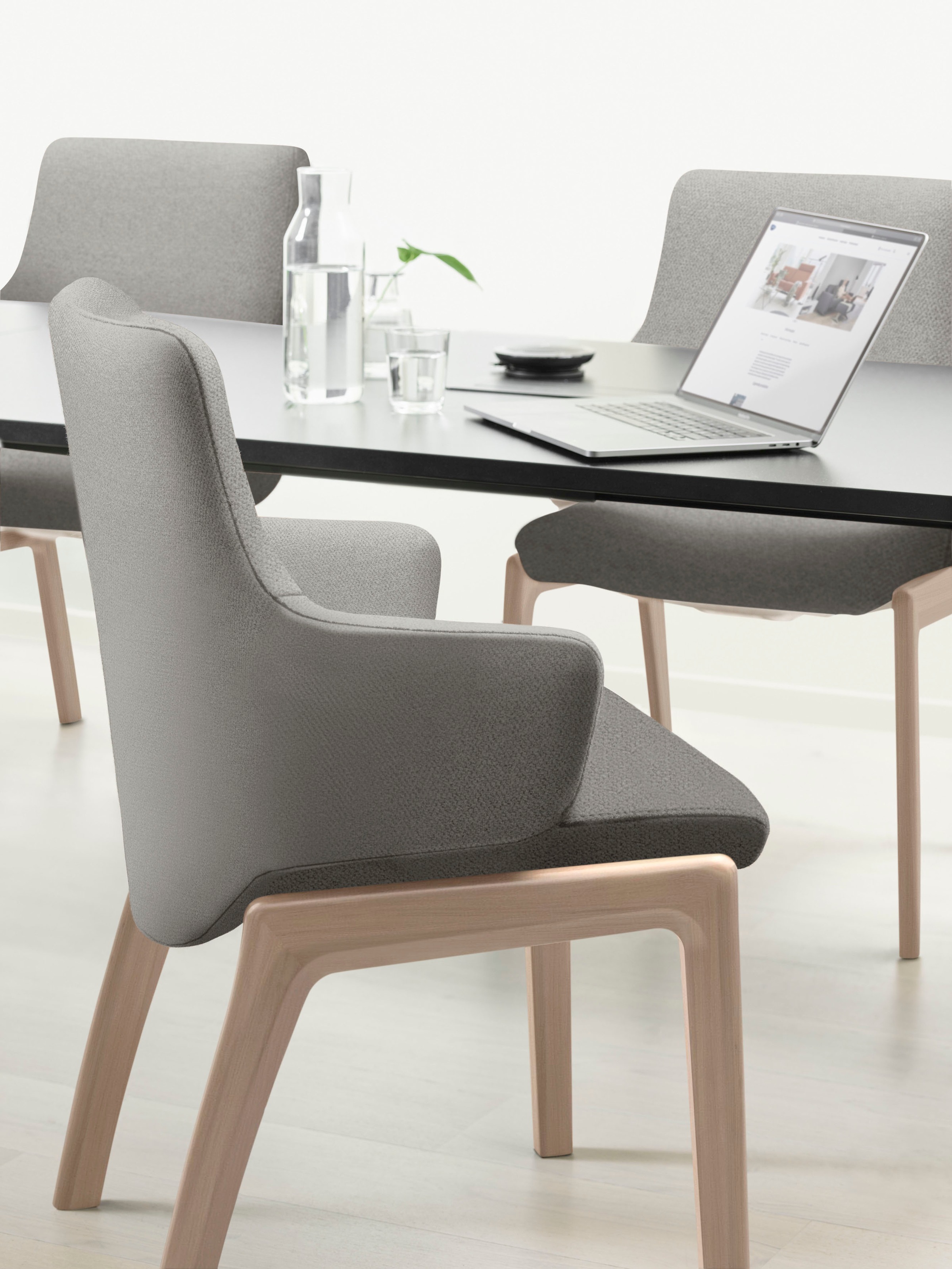 Stressless® Polsterstuhl »Laurel«, ROHLEDER Stoff Q2 FARON, Low Back mit Armlehne, Größe L, abgerundete Beine in Eiche gekalkt