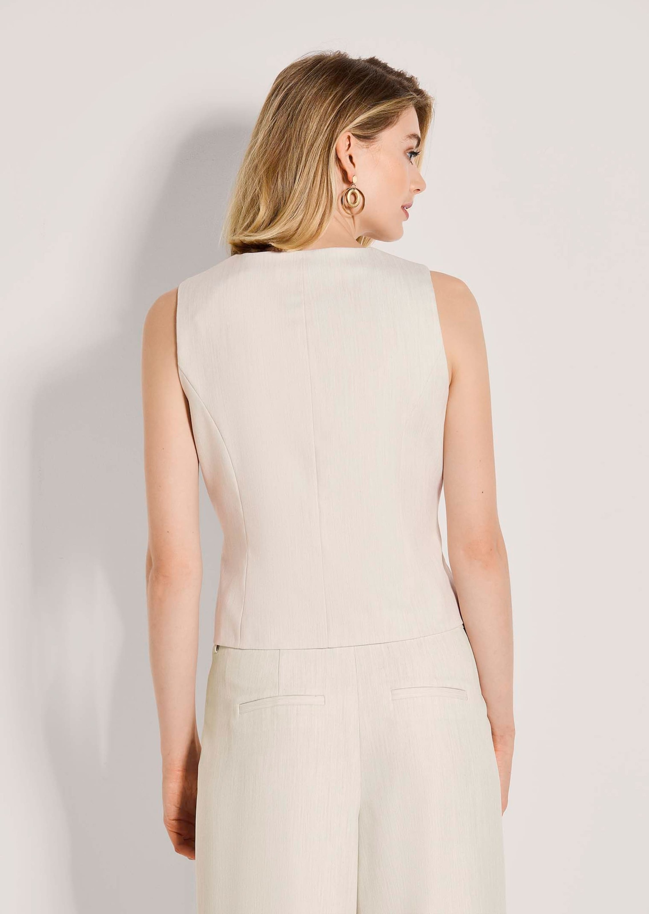 MADELEINE Kurzweste »Weste Elegante Einreiher-Weste, verkürzt« Dezente Leistentaschen