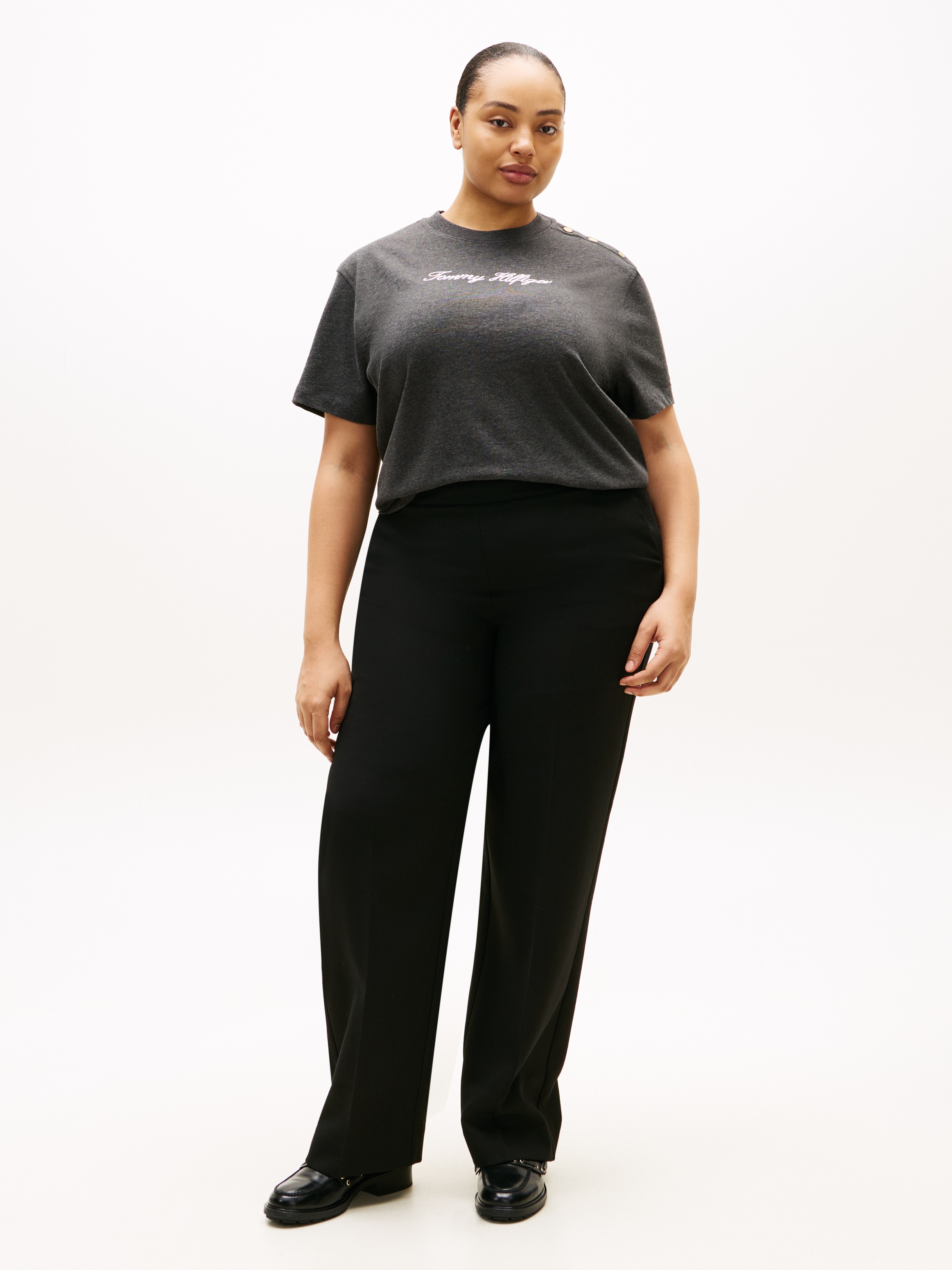 Tommy Hilfiger Curve Kurzarmshirt »CRV GOLD BTN SCRIPT MDRN SS TEE« in großen Größen, mit goldfarbenen Knöpfen