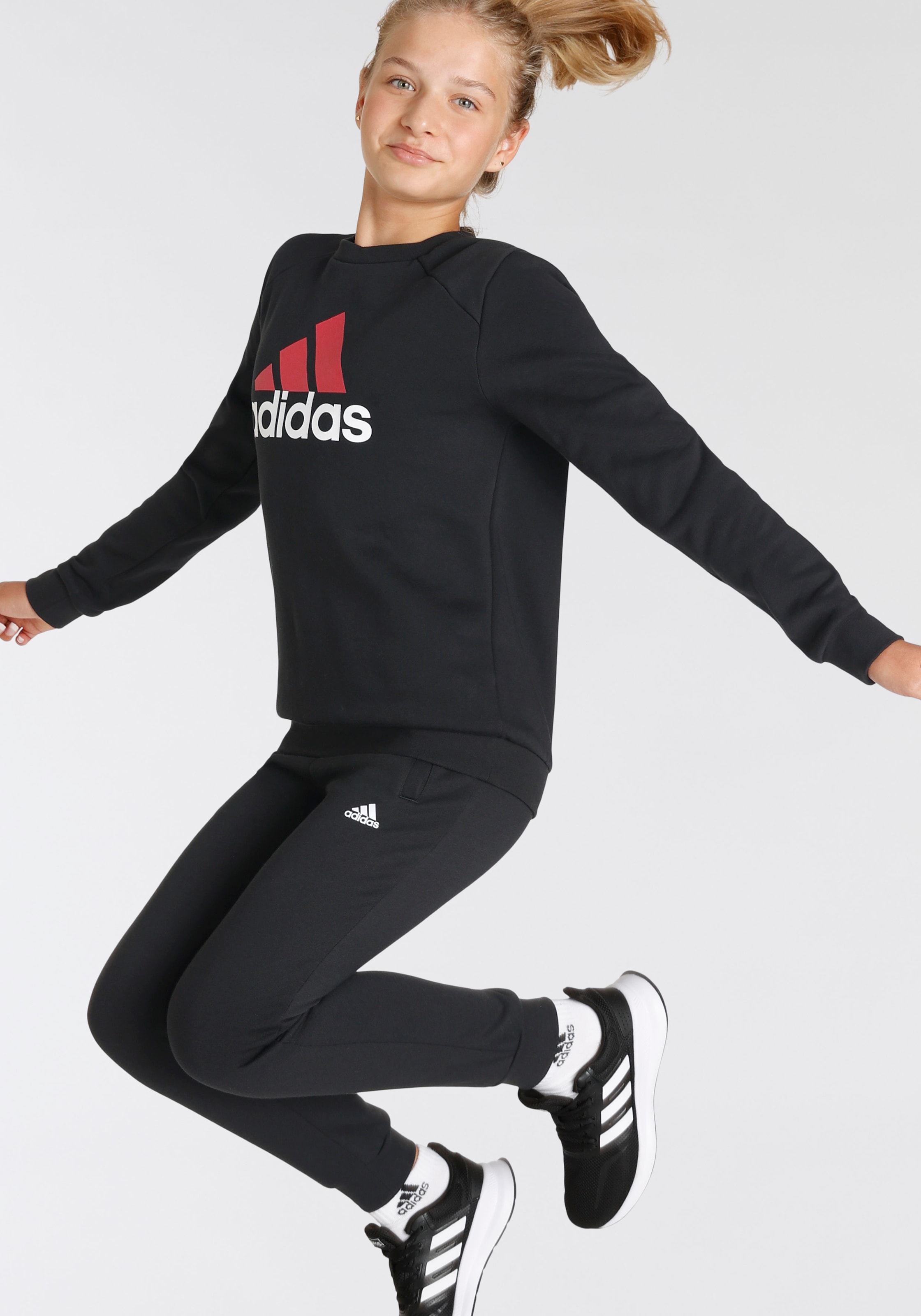 adidas Sportswear Trainingsanzug »ESSENTIALS LOGO (2 KIDS JOGGINGANZUG«, BIG bei tlg.)