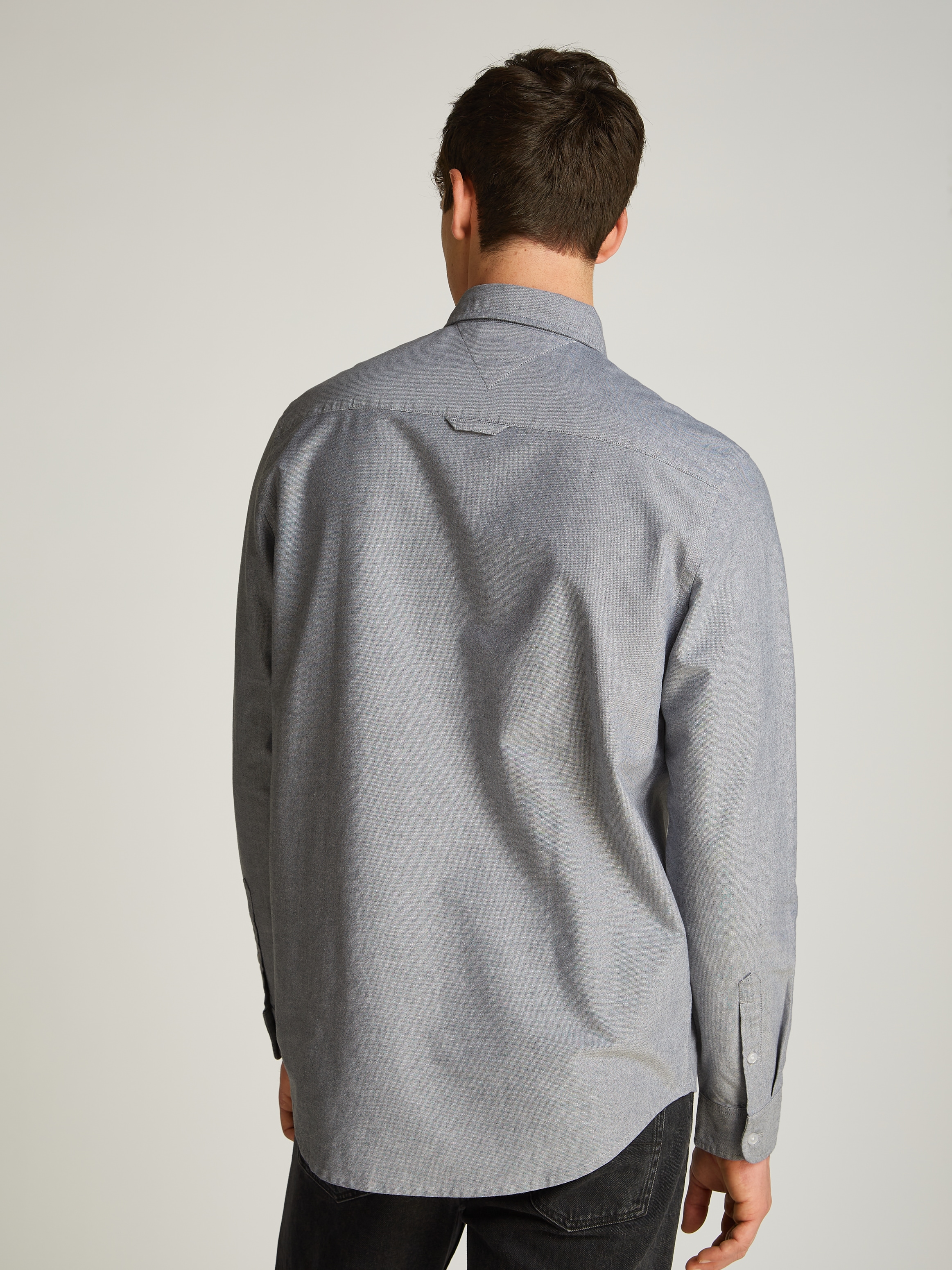 Tommy Jeans Plus Langarmhemd »TJM REG OXFORD SHIRT EXT«, in Großen Größen, Logostickerei, Button-down-Kragen