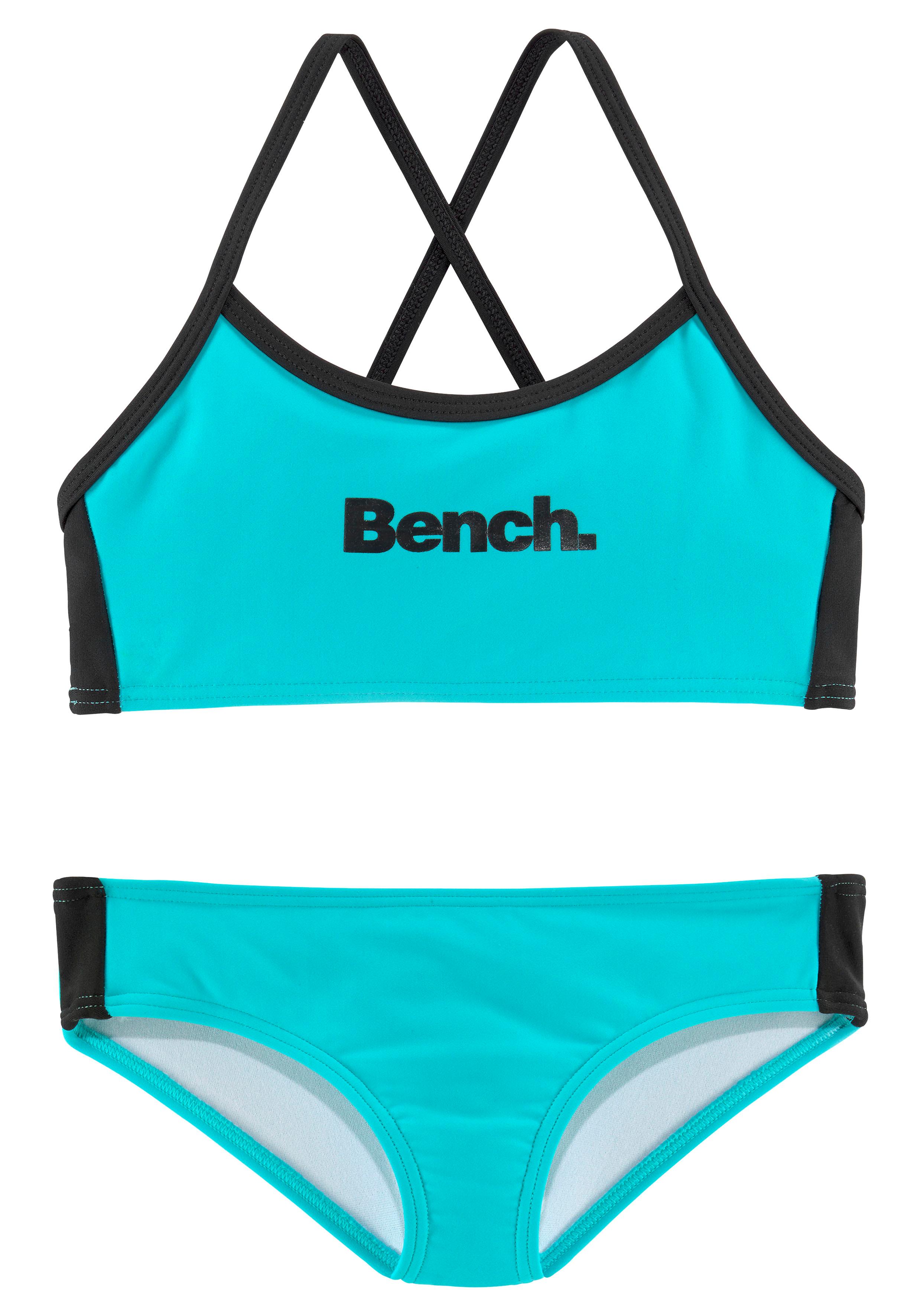 Bench. Triangel-Bikini, mit an bei Hose und Logoprint Top