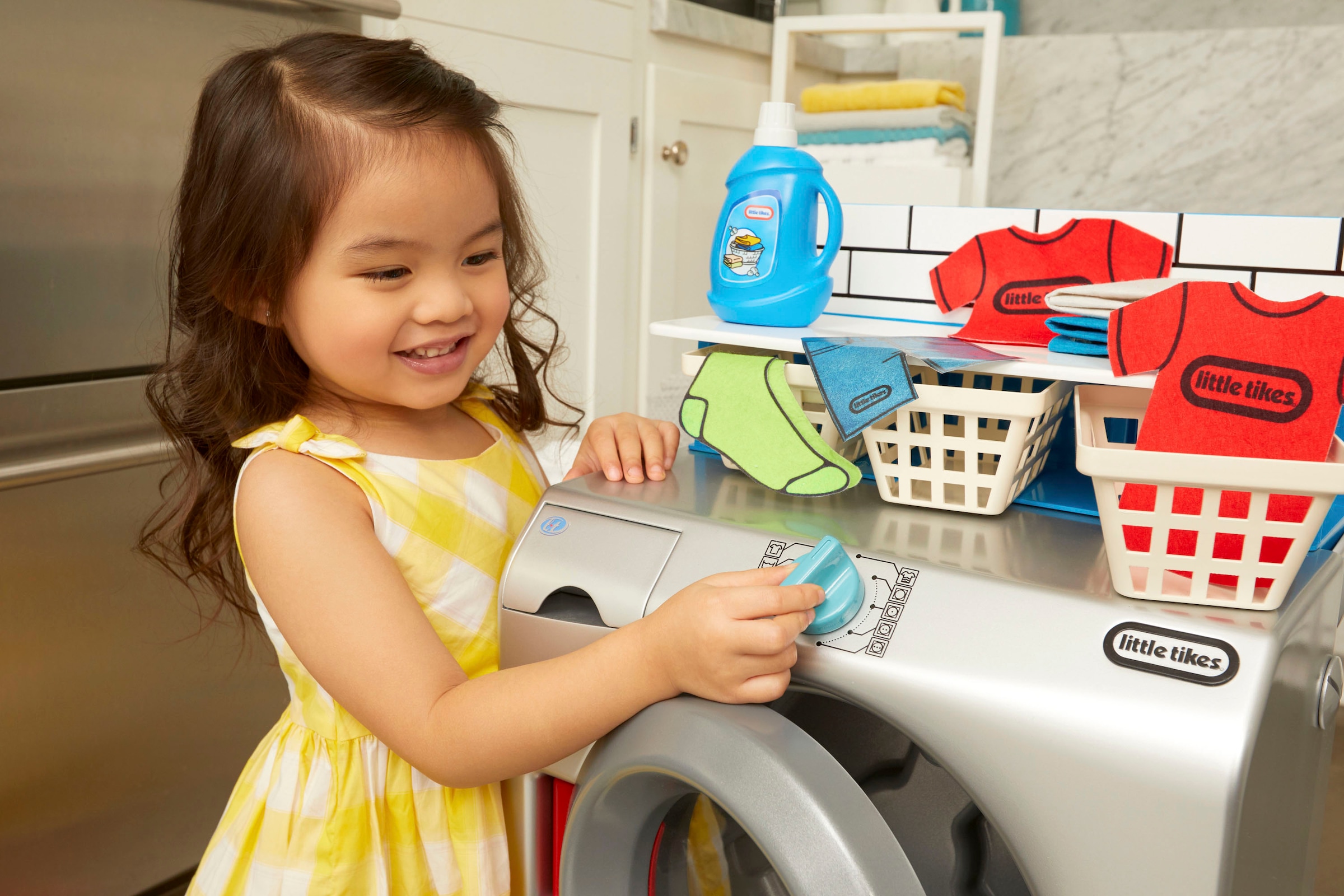 Little Tikes® Kinder-Waschmaschine »First Washer-Dryer«, mit Trockner; mit Licht und Sound