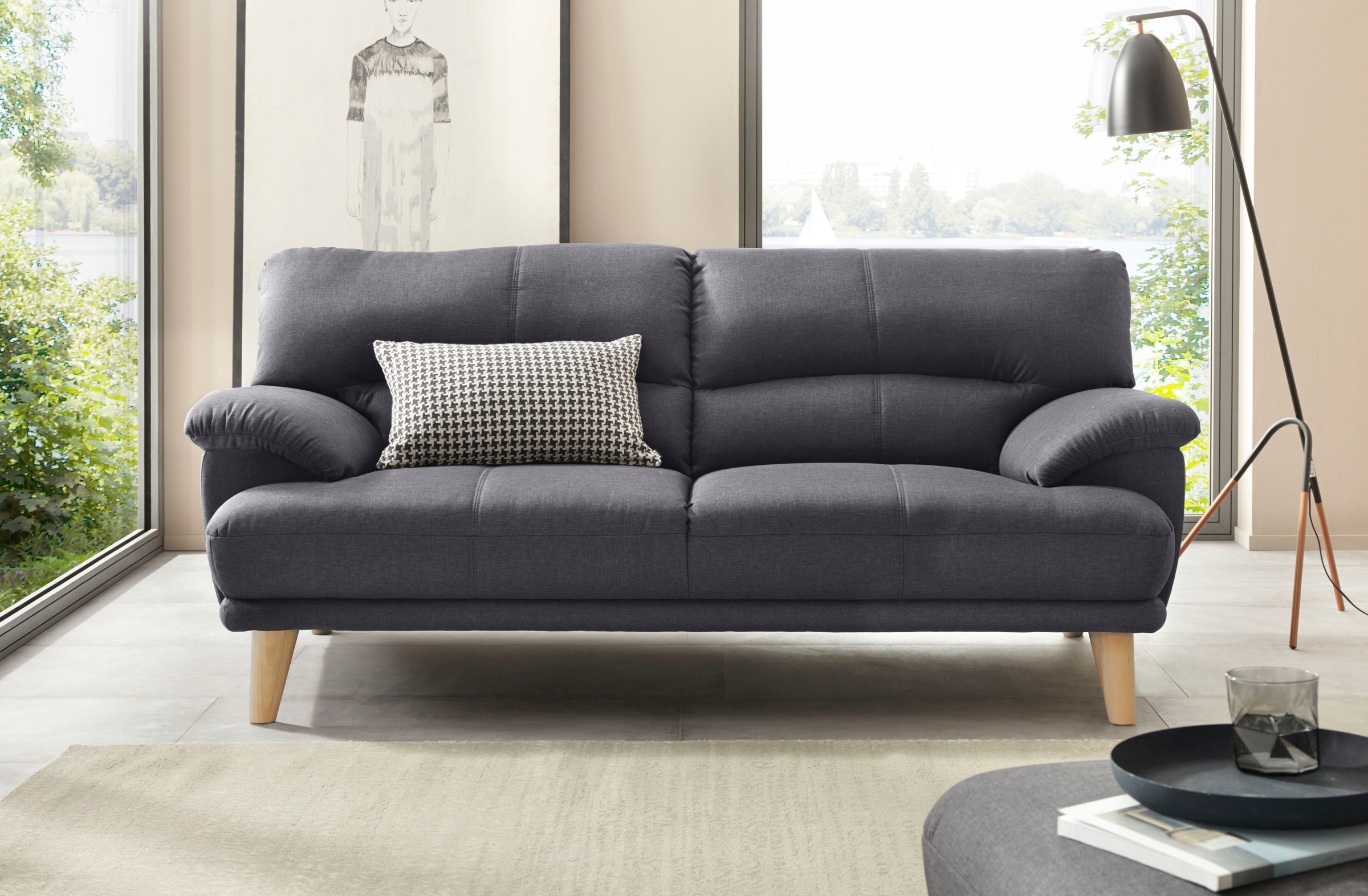 TRENDMANUFAKTUR 3-Sitzer »Cecilia, Sofa in italienischem Design«, mit tollem Sitzkomfort, extrabequeme Armlehnen, Holzfüße