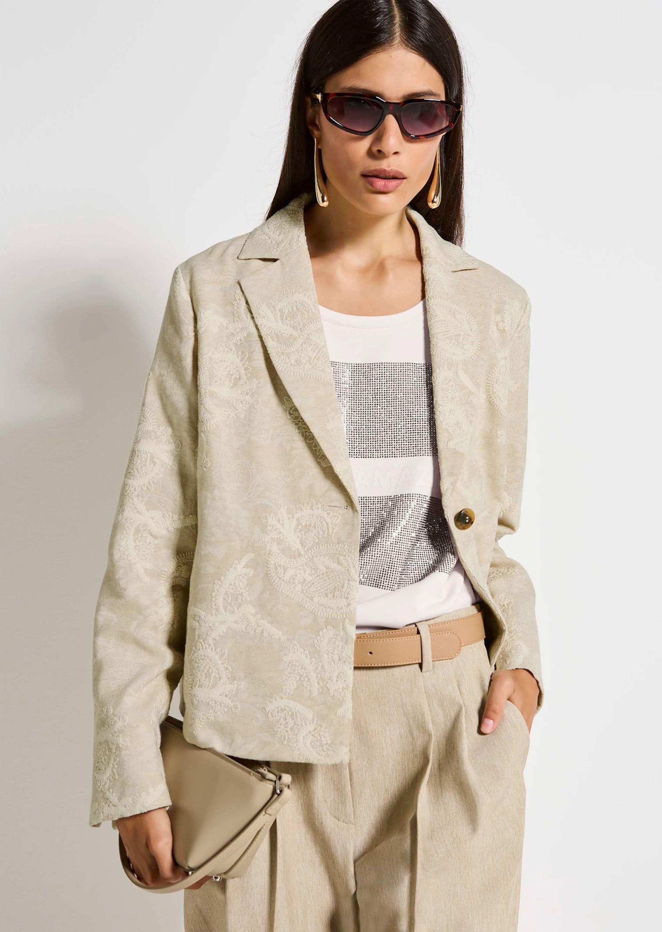 MADELEINE Jackenblazer »Blazer Kurzblazer mit edler Stickerei« edel bestickt