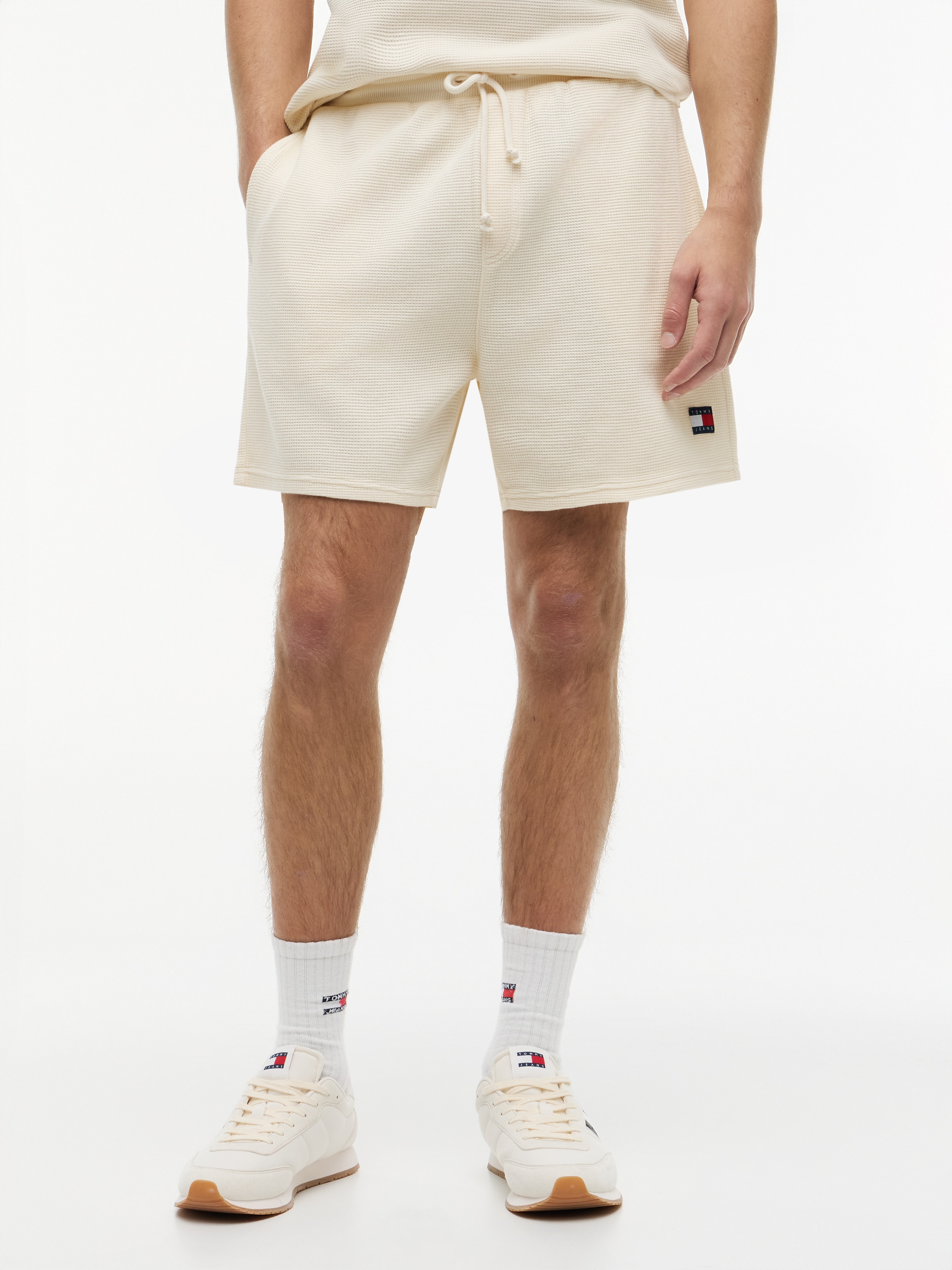Tommy Jeans Sweatshorts »TJM WASHED WAFFLE BEACH SHORT«  aus Waffelstrick und elastischem Bund