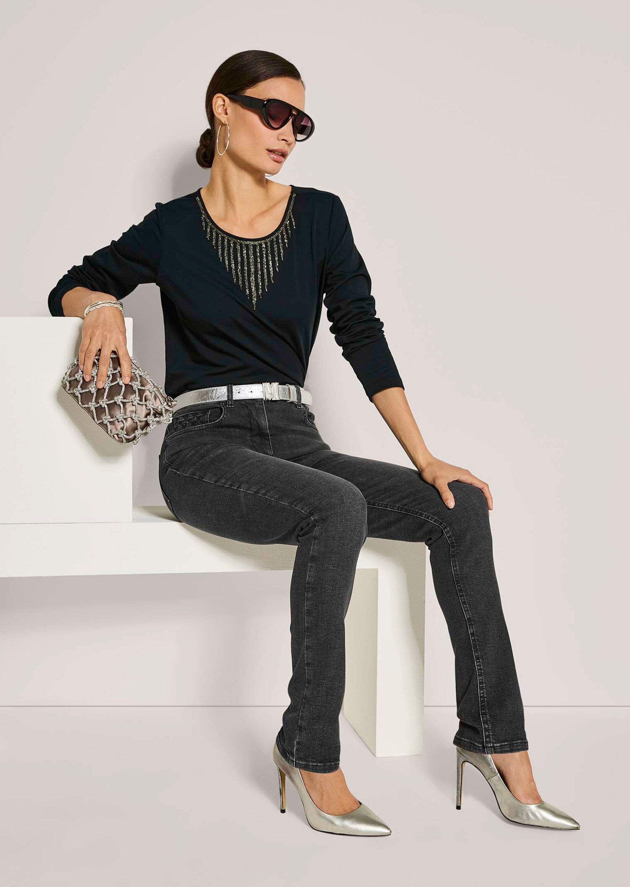 MADELEINE Langarmshirt »Sweatshirt Glamouröser Pullover, Strassakzente« Shirt mit extravaganter Kettendekoration