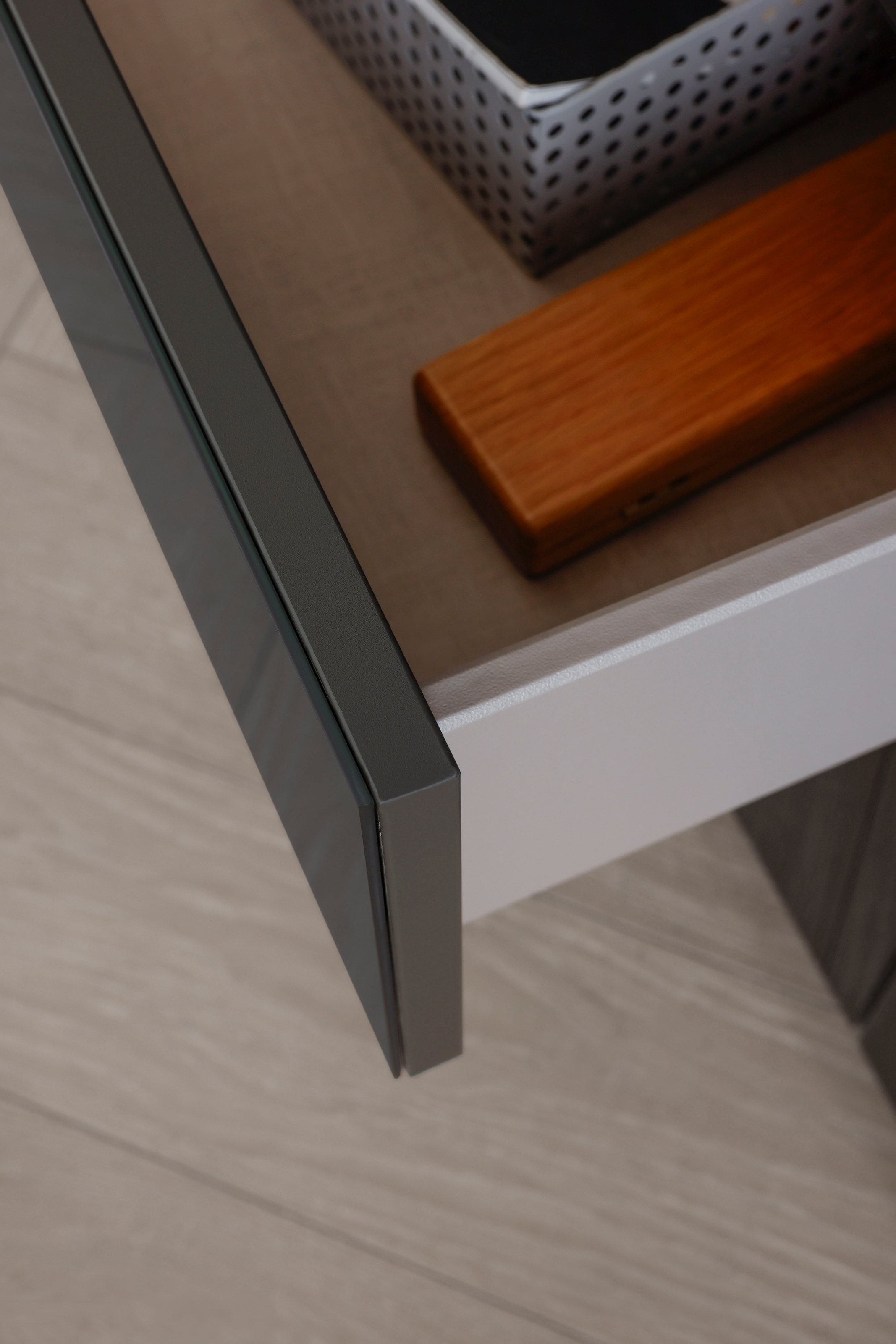 rauch Nachtkommode »Nachttisch Nachtschrank Nachtkonsole FLIPP mit Glasfront« Breite 40 cm,  mit 3 Schubladen und Soft-Close-Funktion, Oberboden und Front Glas