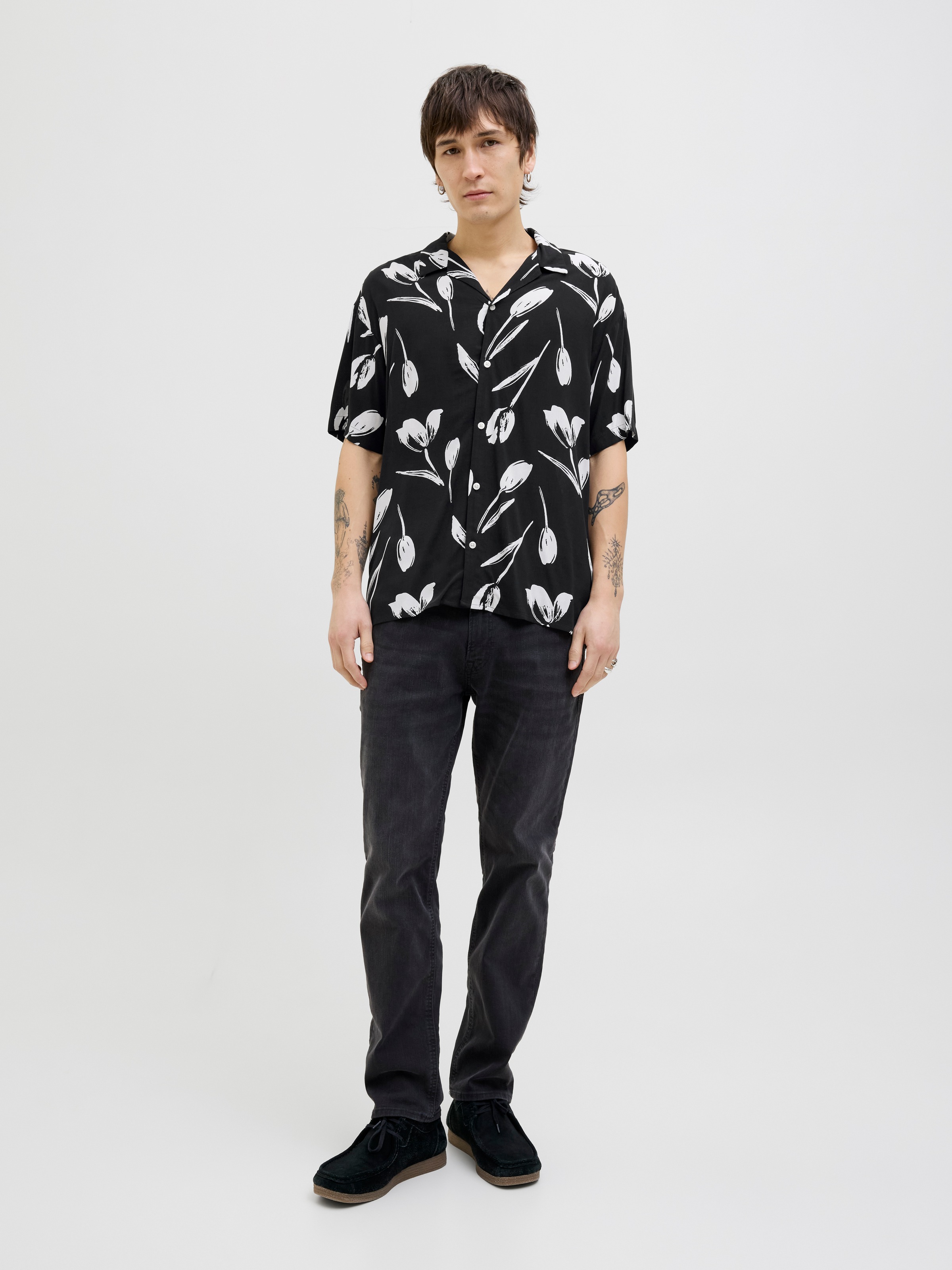 Jack & Jones Kurzarmhemd »JJEJEFF CHARGE RESORT SHIRT SS SN«, mit All-Over Print