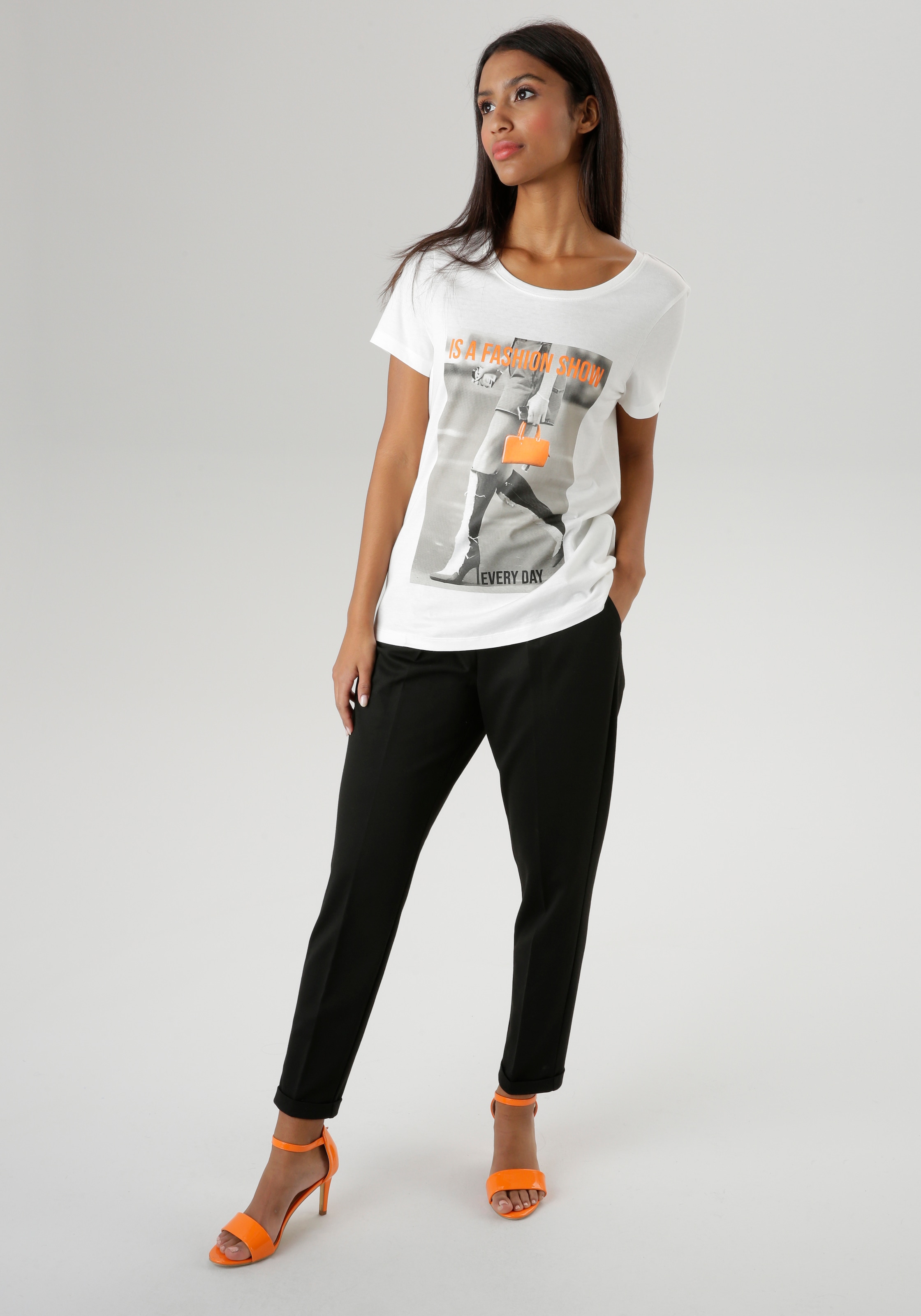 Aniston SELECTED T-Shirt, mit topmodischem Print "every day is a fashion show"- NEUE KOLLEKTION
