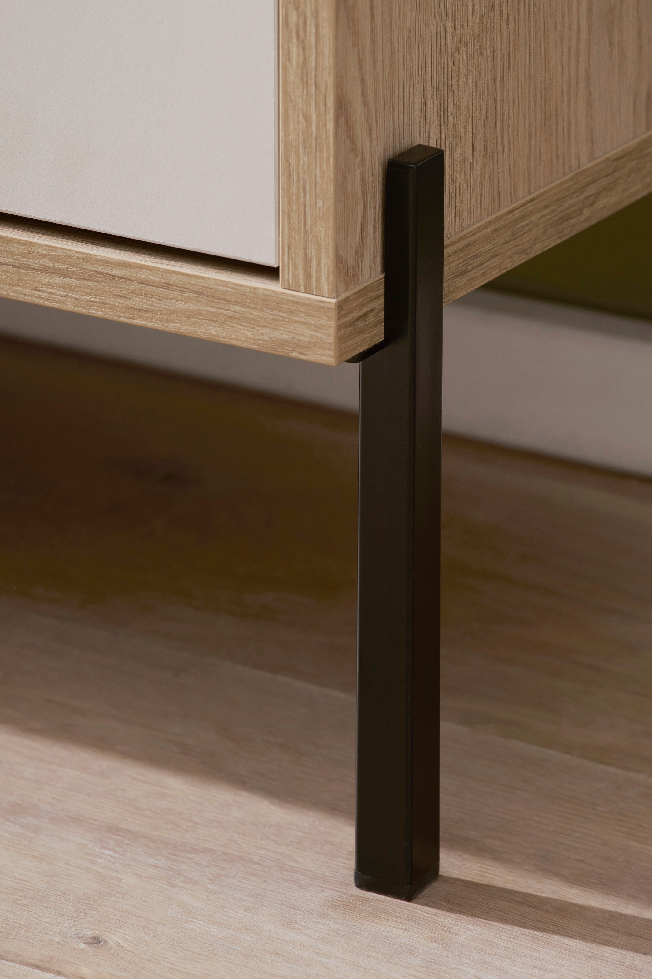 Home affaire Lowboard »Fredericia, TV-Schrank in Kaschmir, moderner TV-Unterschrank, Kommode« zeitlos, schwarze Metallgriffe und -füße, ausreichend Stauraum