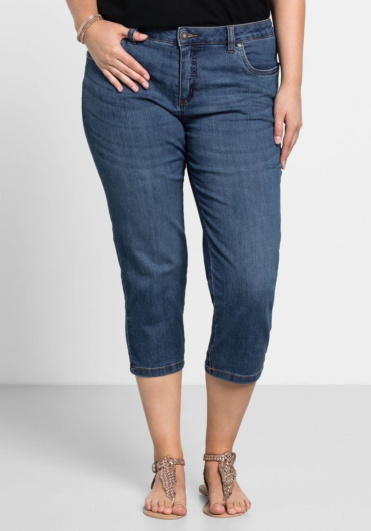 Sheego Caprijeans »Caprijeans mit Used-Effekten«