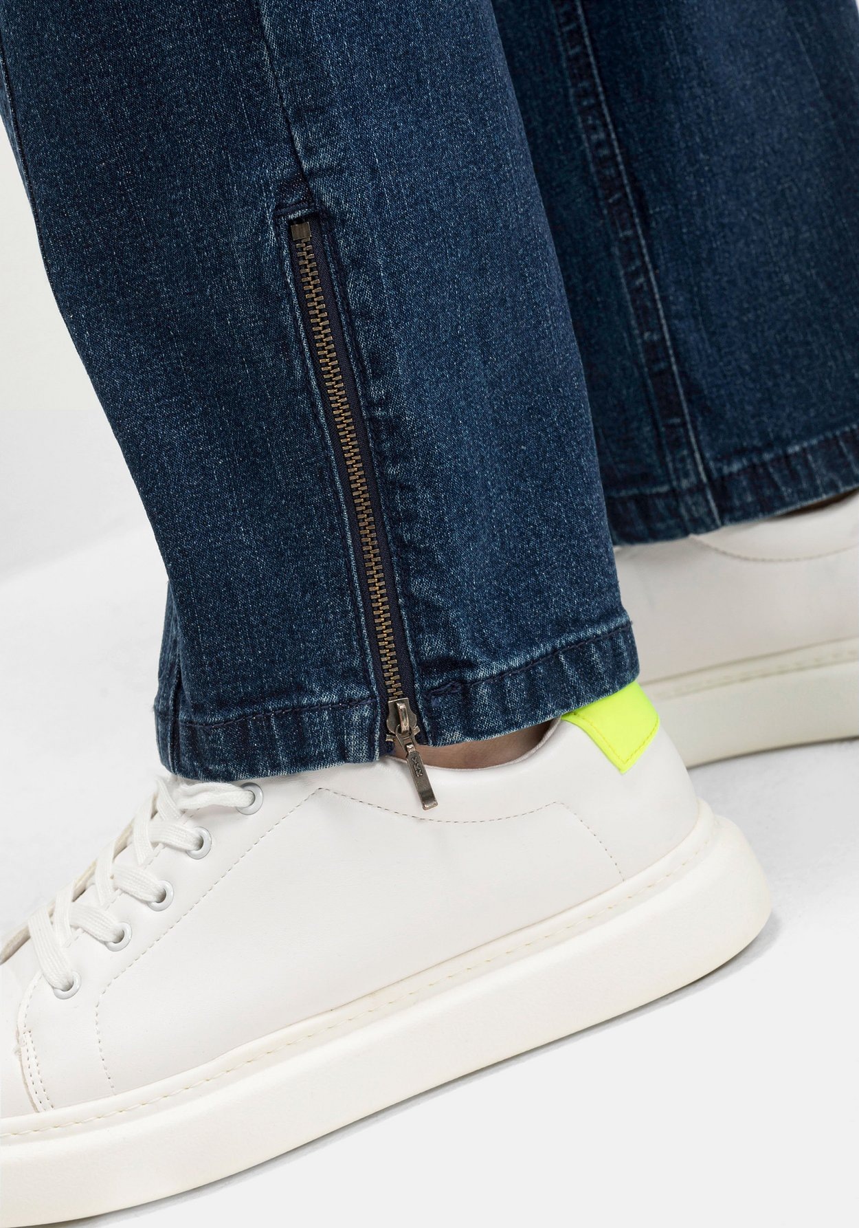 Sheego Gerade Jeans »Jeans mit Teilungsnaht und Zipper am Saum«