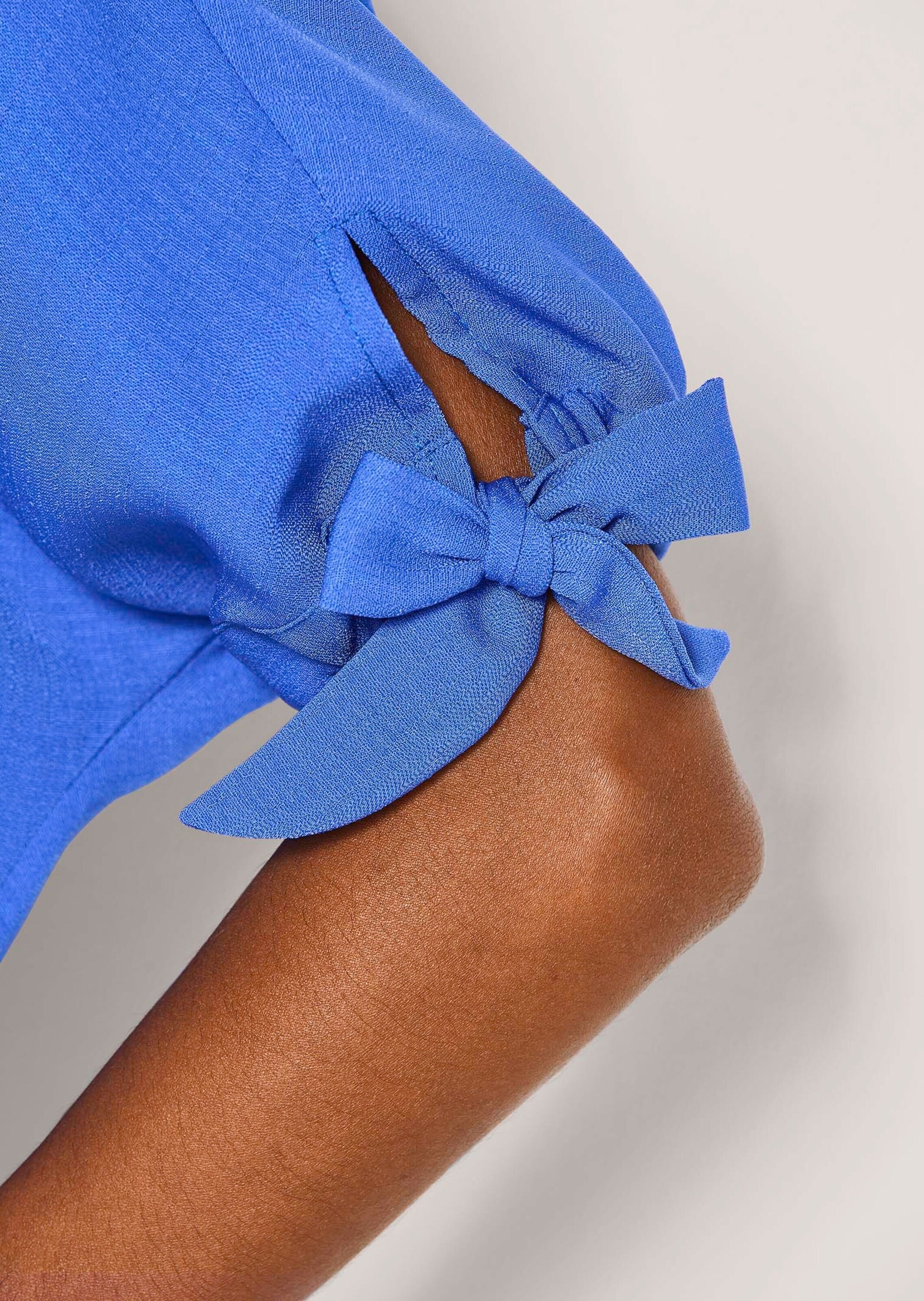 MADELEINE Kurzarmbluse »Blusenshirt Luftige Sommerbluse mit Fledermausärmeln« Ärmel mit Tunnelzug und Bindeband