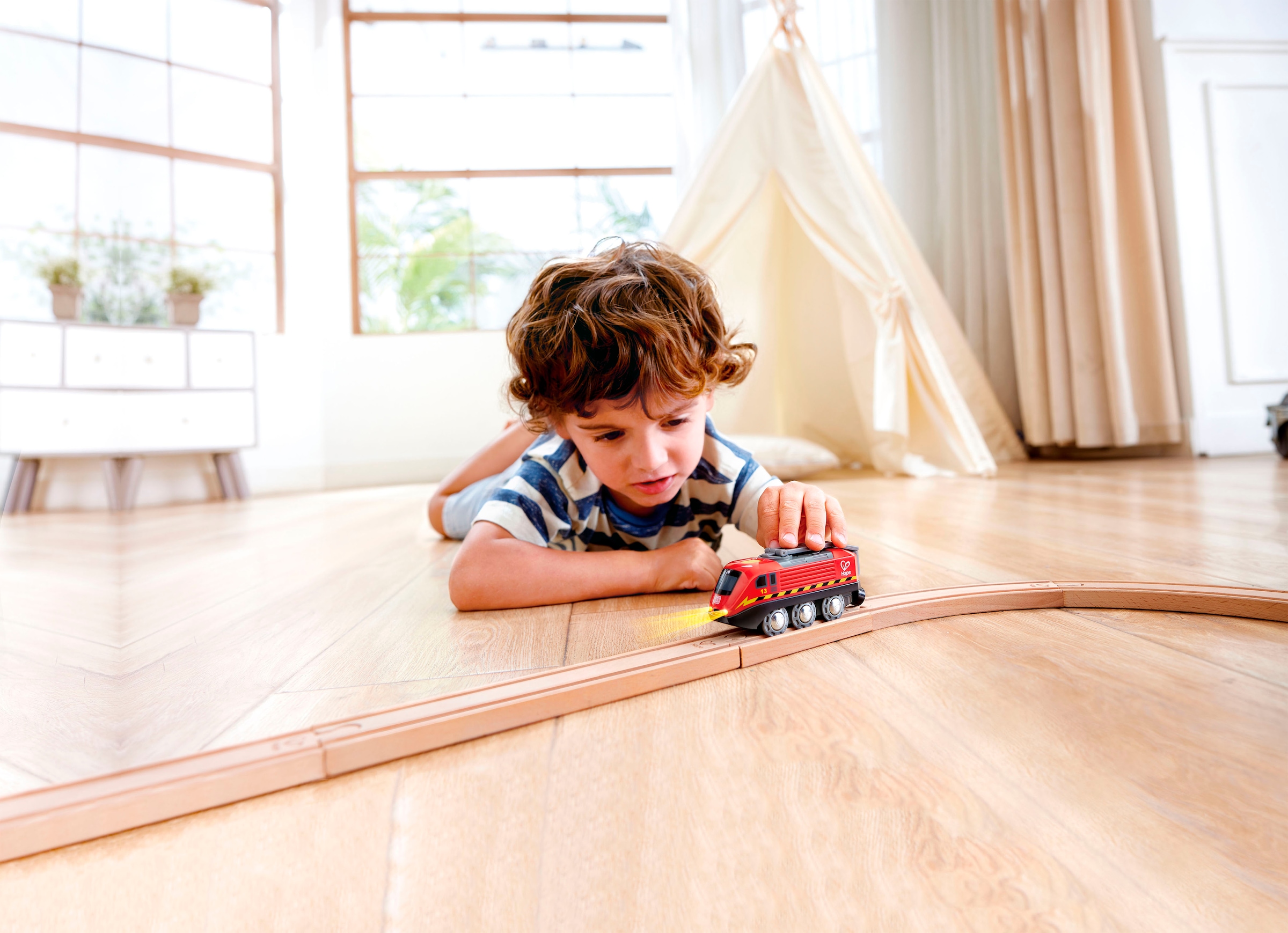 Hape Spielzeug-Eisenbahn »Aufladbare Lok«