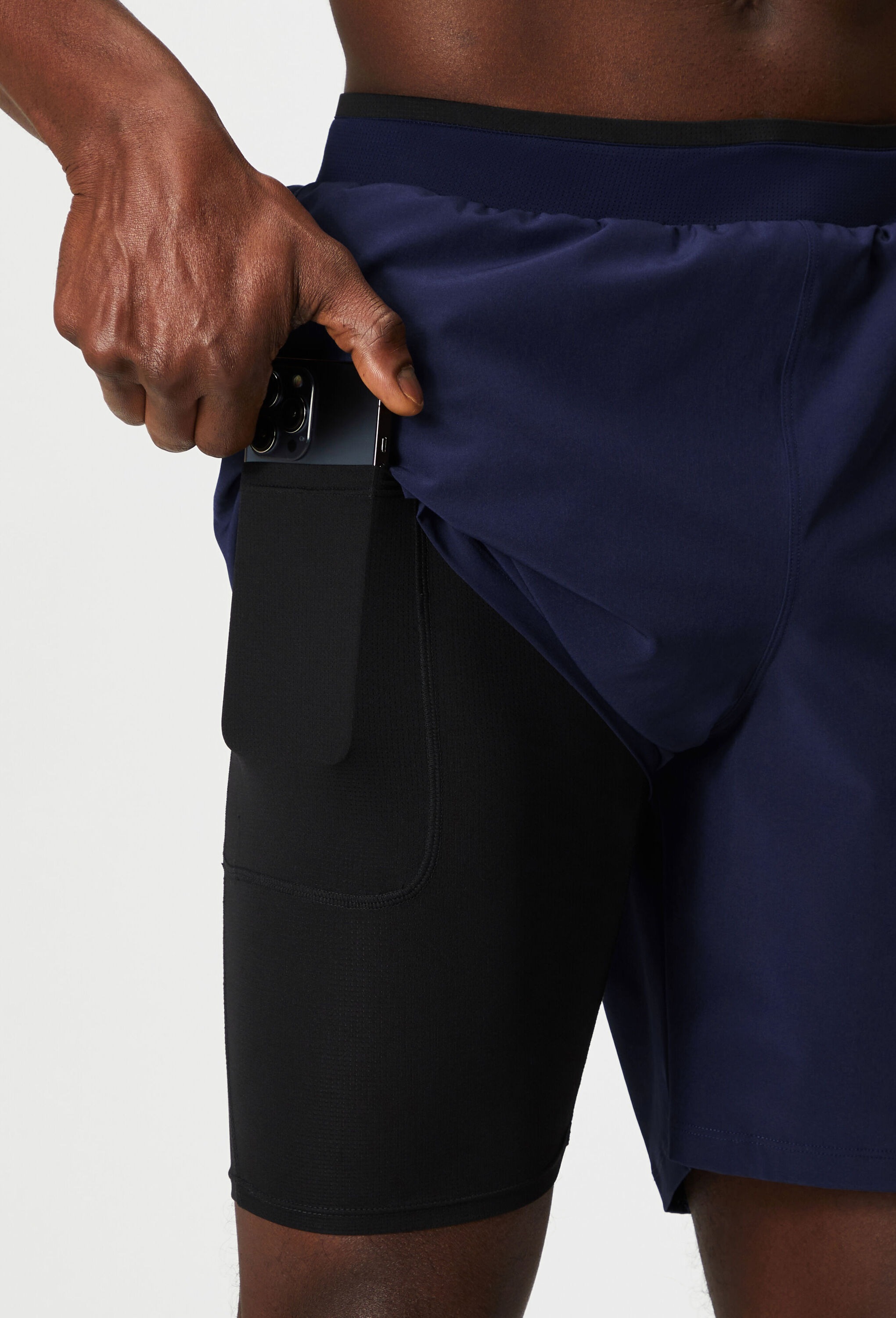 Fabletics Outdoorhose »Fabletics Shorts The Fundamental Short mit Innenhose 18cm«  mit praktischen Taschen