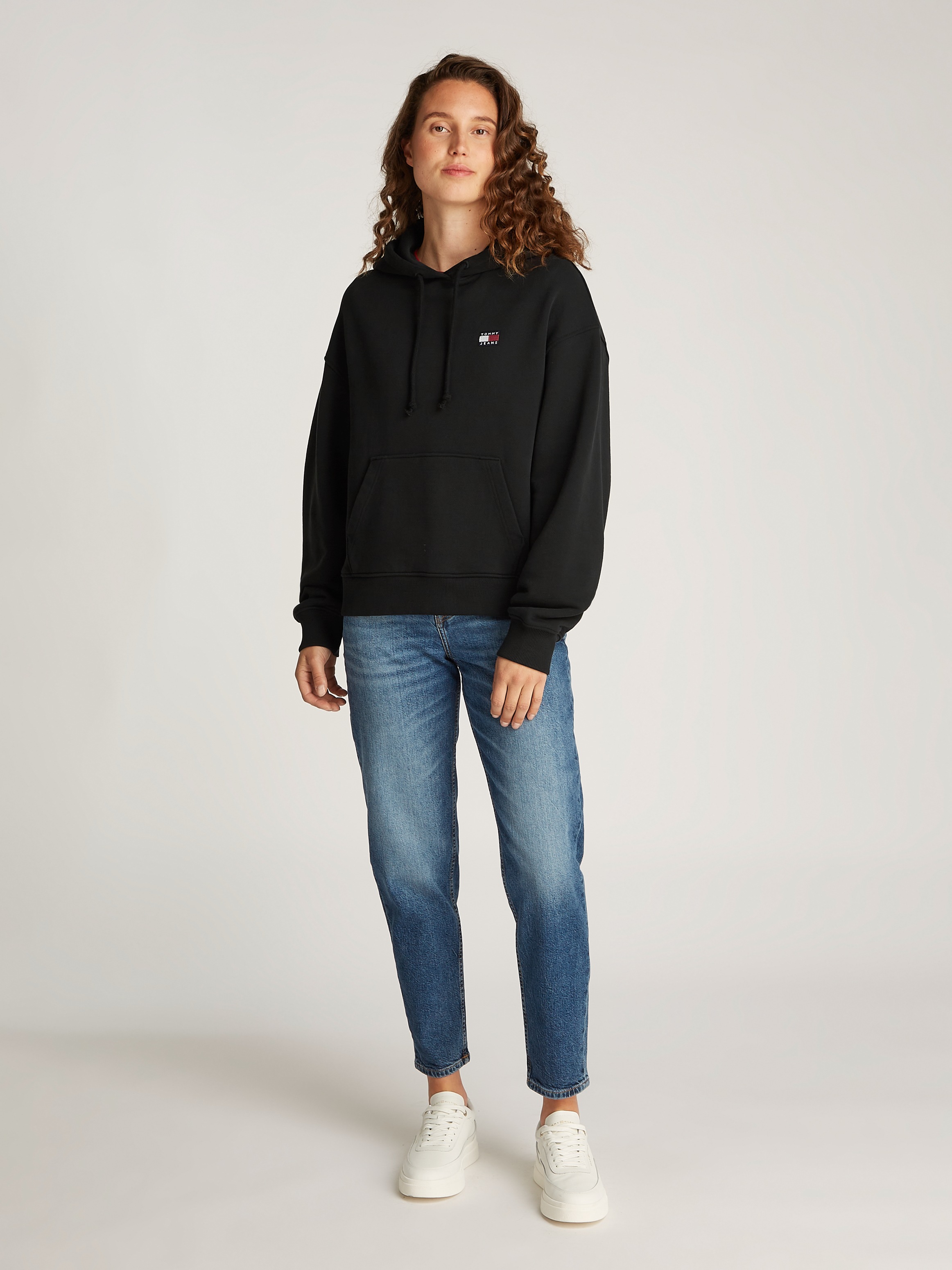 Tommy Jeans Hoodie »TJW BXY BADGE HOODIE EXT«, mit Logo-Badge