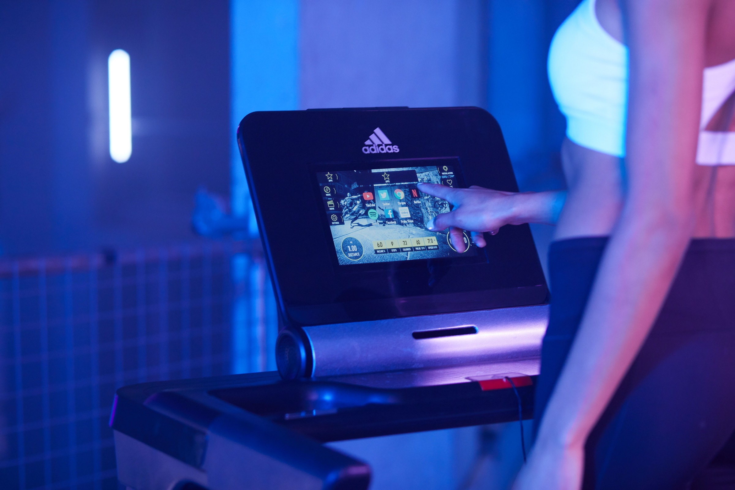 adidas Performance Laufband »T-19x«, (mit integriertem Ventilator und Tablet-Halterung), bis max. 20 km/h, klappbar