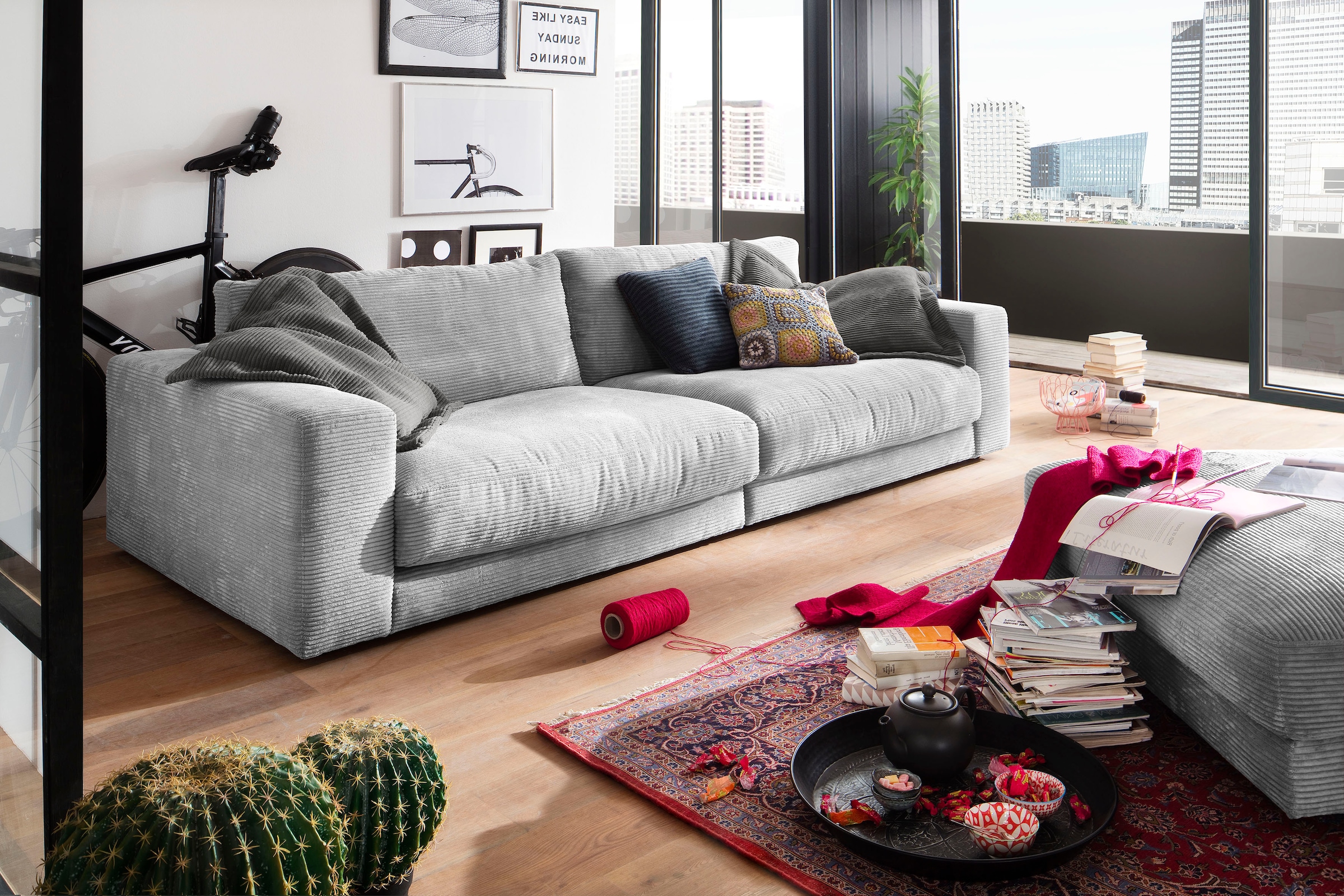 Places of Style Big-Sofa »Enisa, legere Polsterung B/T/H: 290/127/85 cm«, Zeitloses und stylisches Loungemöbel, in Fein- und Breitcord