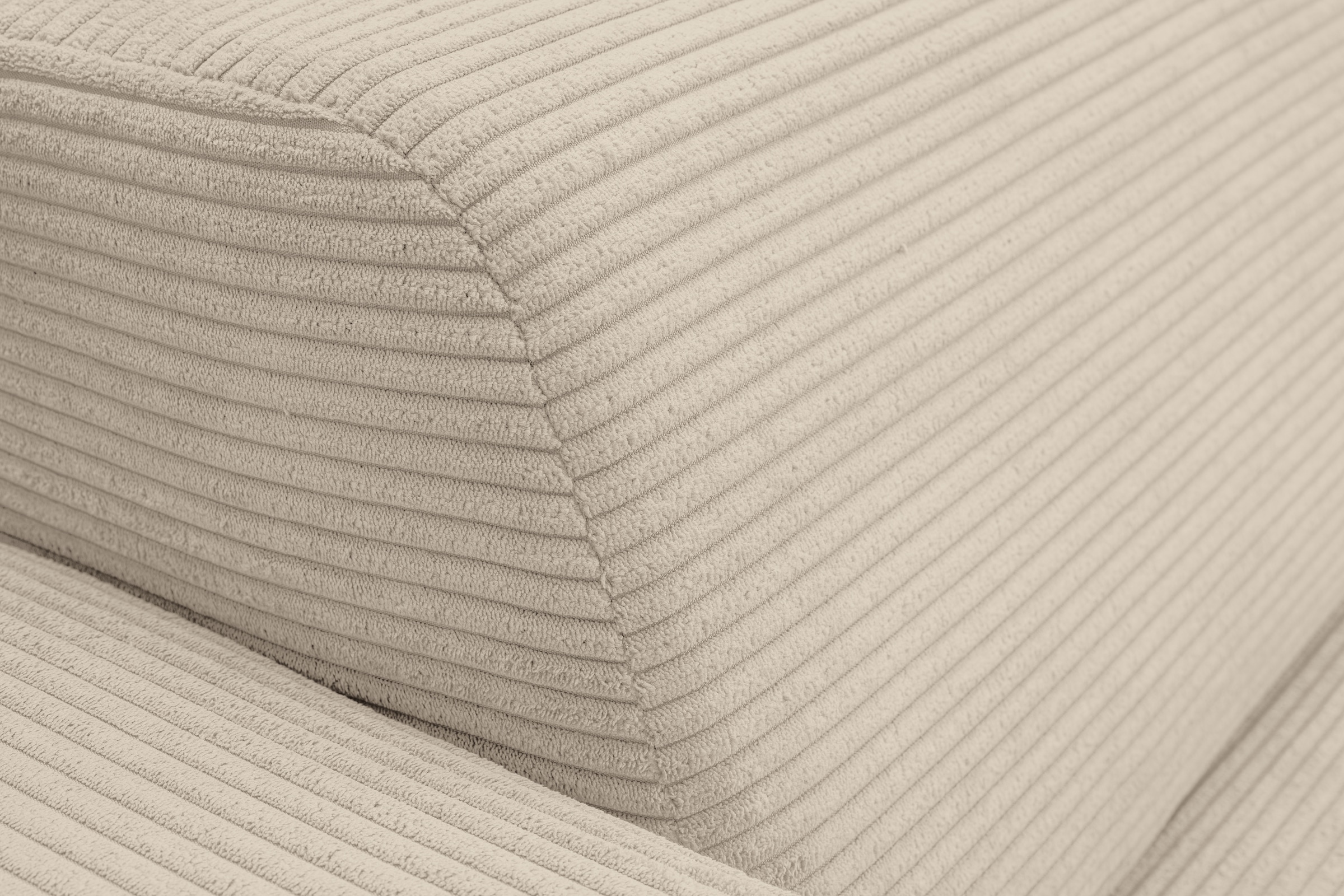 WERK2 Ecksofa »Zeus-M, tolles Sofa mit schönen Details, L-Form«, Curvy Trend Garnitur, urbane Optik, komfortable Wellenunterfederung