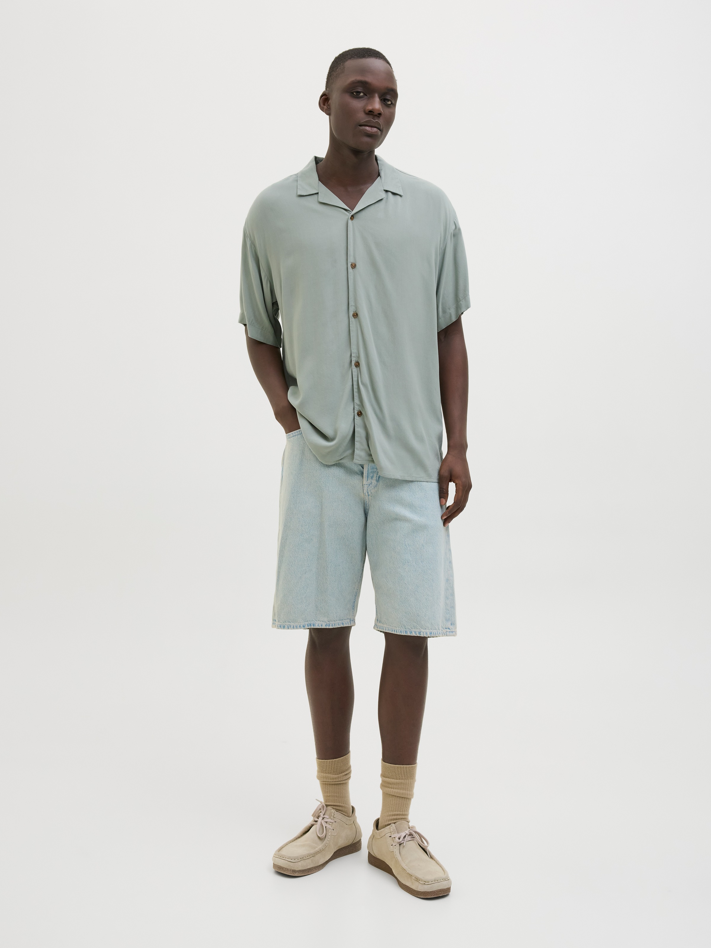 Jack & Jones Kurzarmhemd »JJEJEFF SOLID RESORT SHIRT S/S SN«, mit Resort Kragen