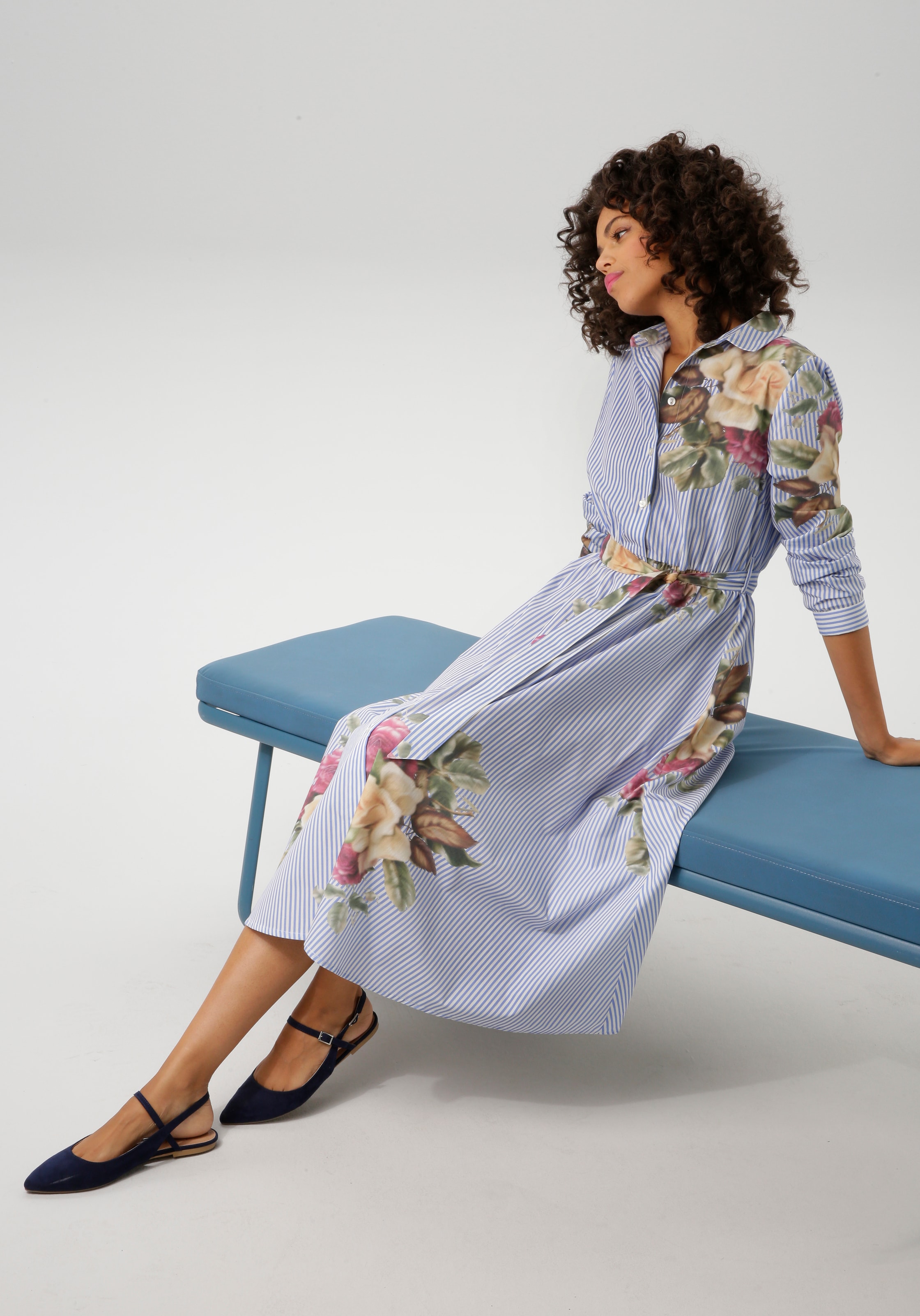 Aniston CASUAL Blusenkleid, mit Rosen auf gestreiftem Untergrund