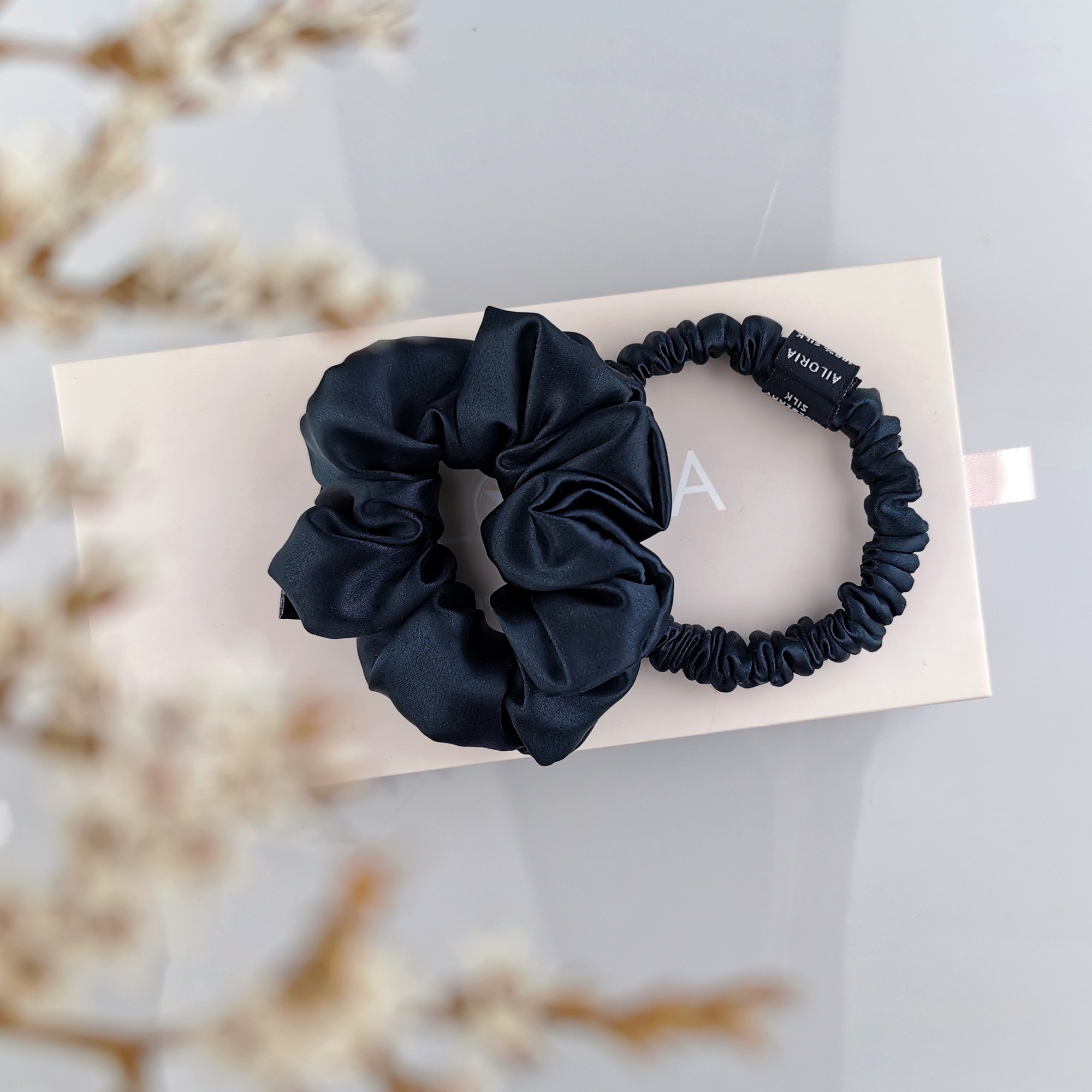 AILORIA Seidentuch »Set Scrunchies S und M aus Seide DOUX«