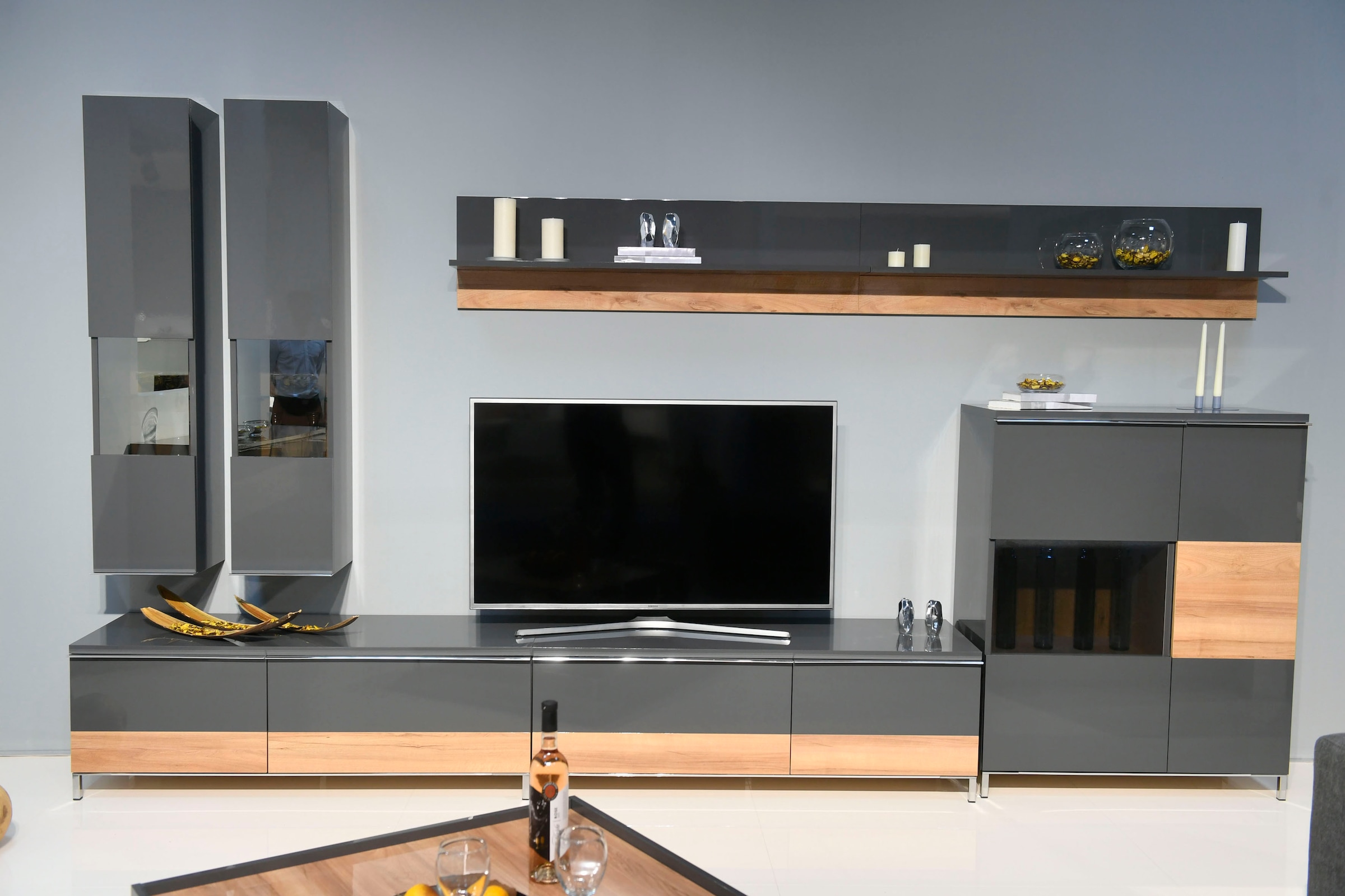Places of Style Glasvitrine »Onyx«, hochwertig UV lackiert, mit Soft-Close-Funktion, Höhe 140cm